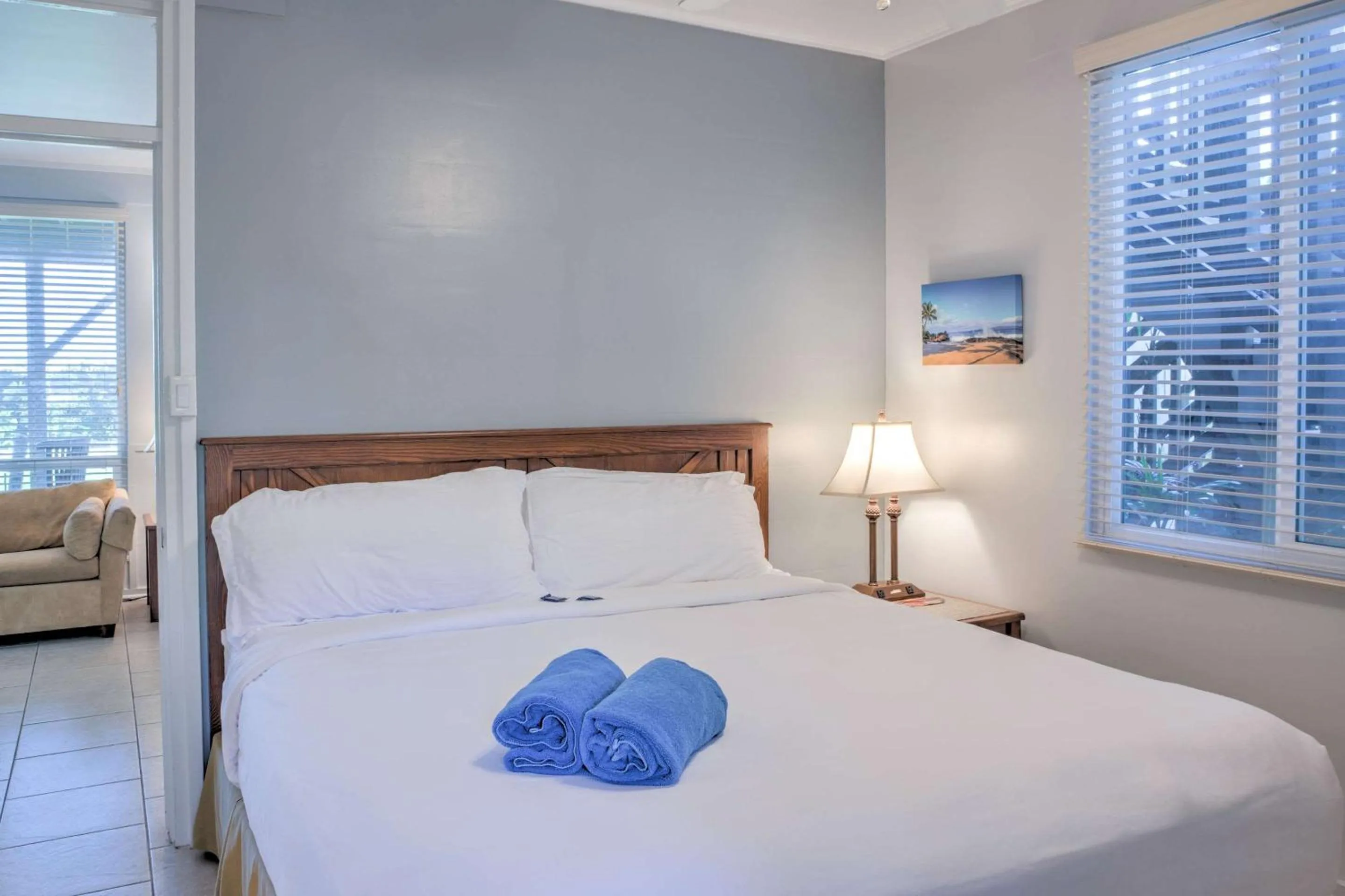 Photo of the whole room, Bed in Kohea Kai Hotel Maui
