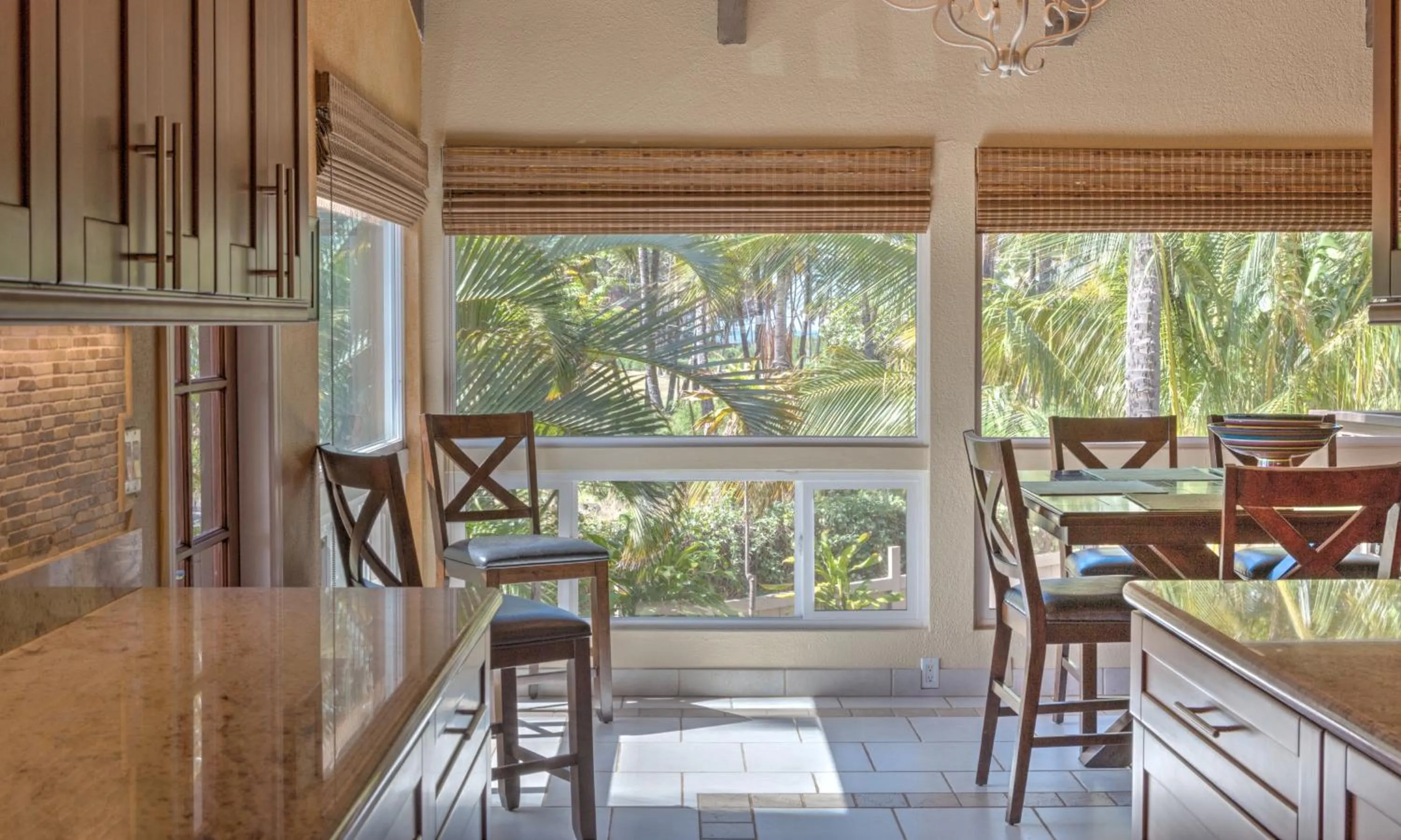 Dining area in Kohea Kai Hotel Maui