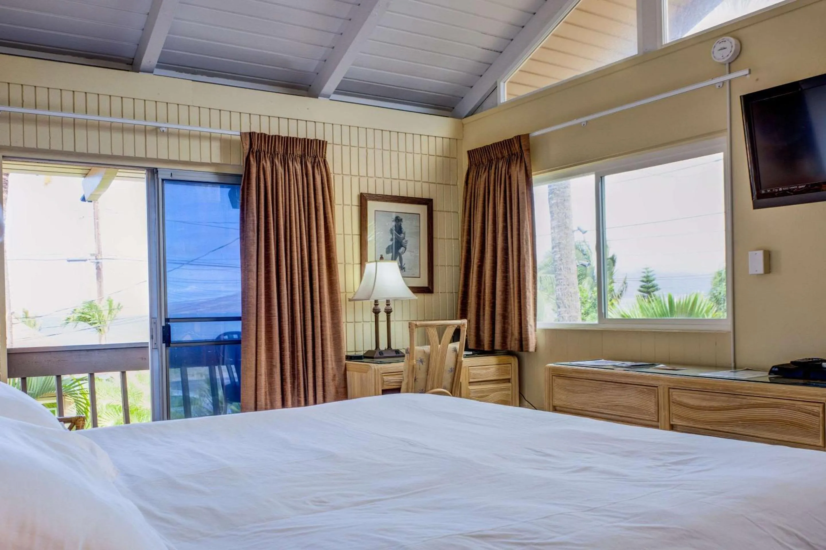 Bedroom, Bed in Kohea Kai Hotel Maui