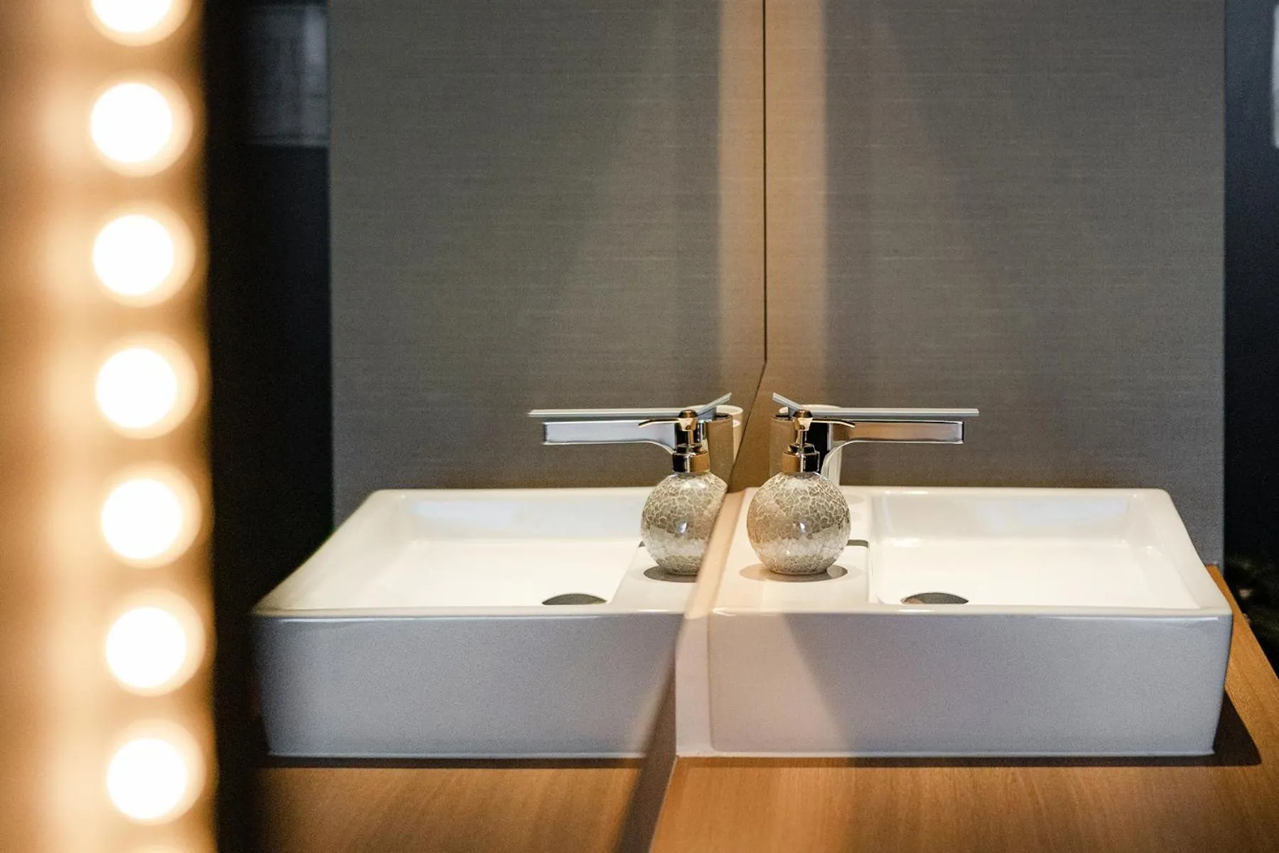 Other in MATERIAL Fuchomae