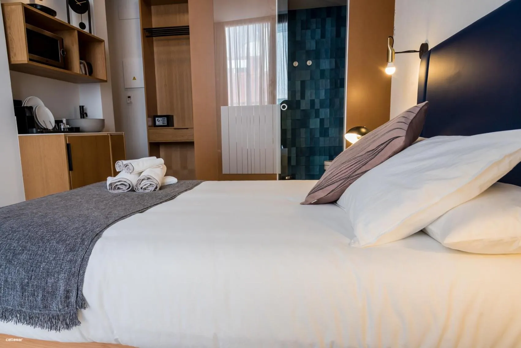 Bed in Welldone Quality - Crystal pool