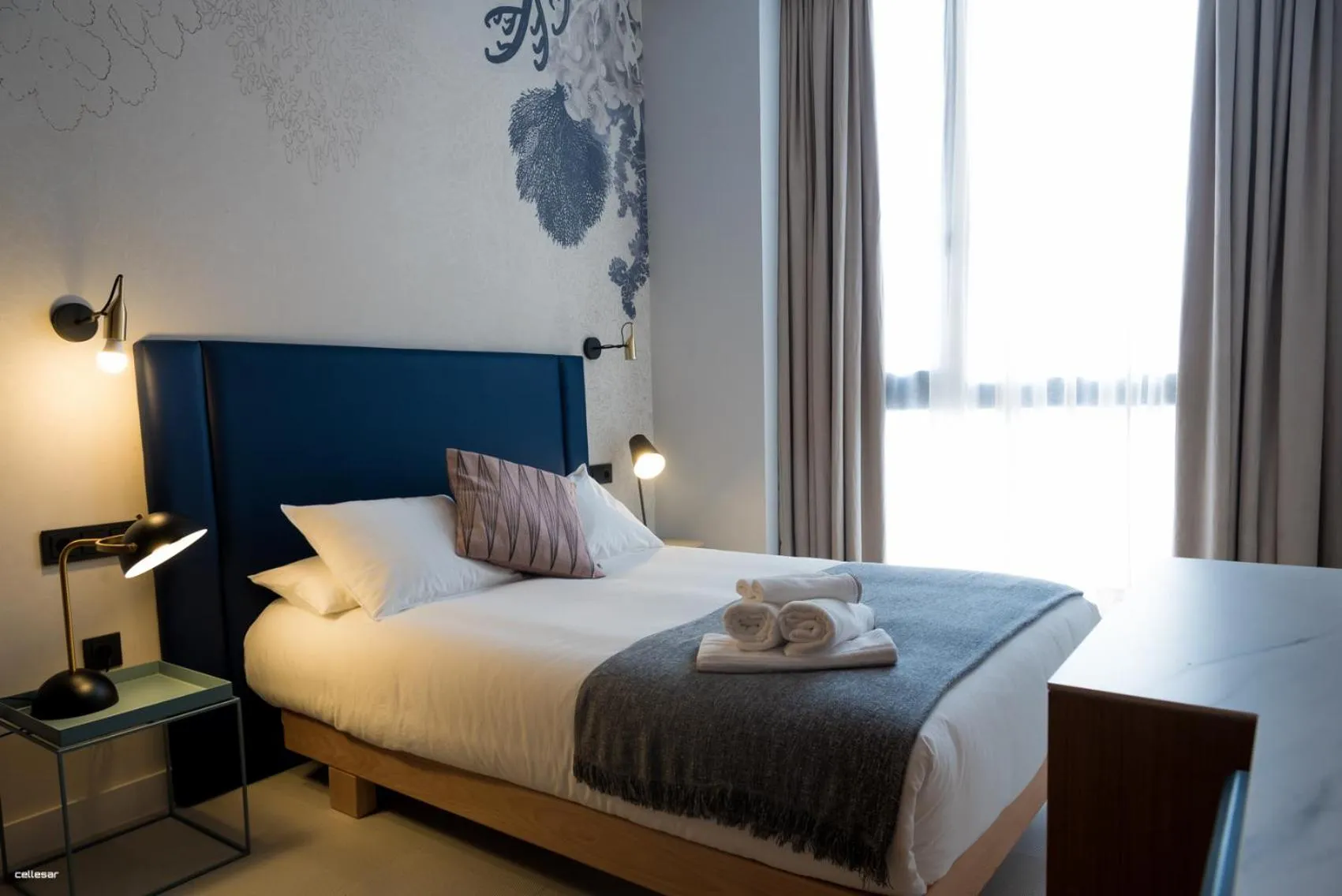 Bed in Welldone Quality - Crystal pool