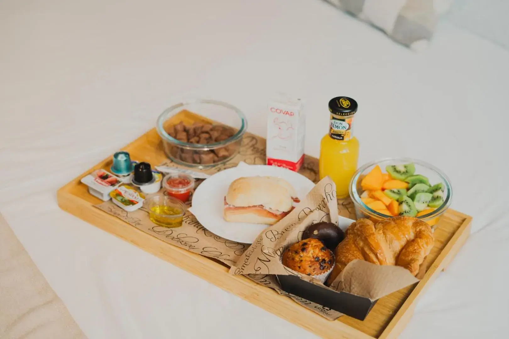 Breakfast in Welldone Quality - Crystal pool Breakfast in Welldone Quality - Crystal pool