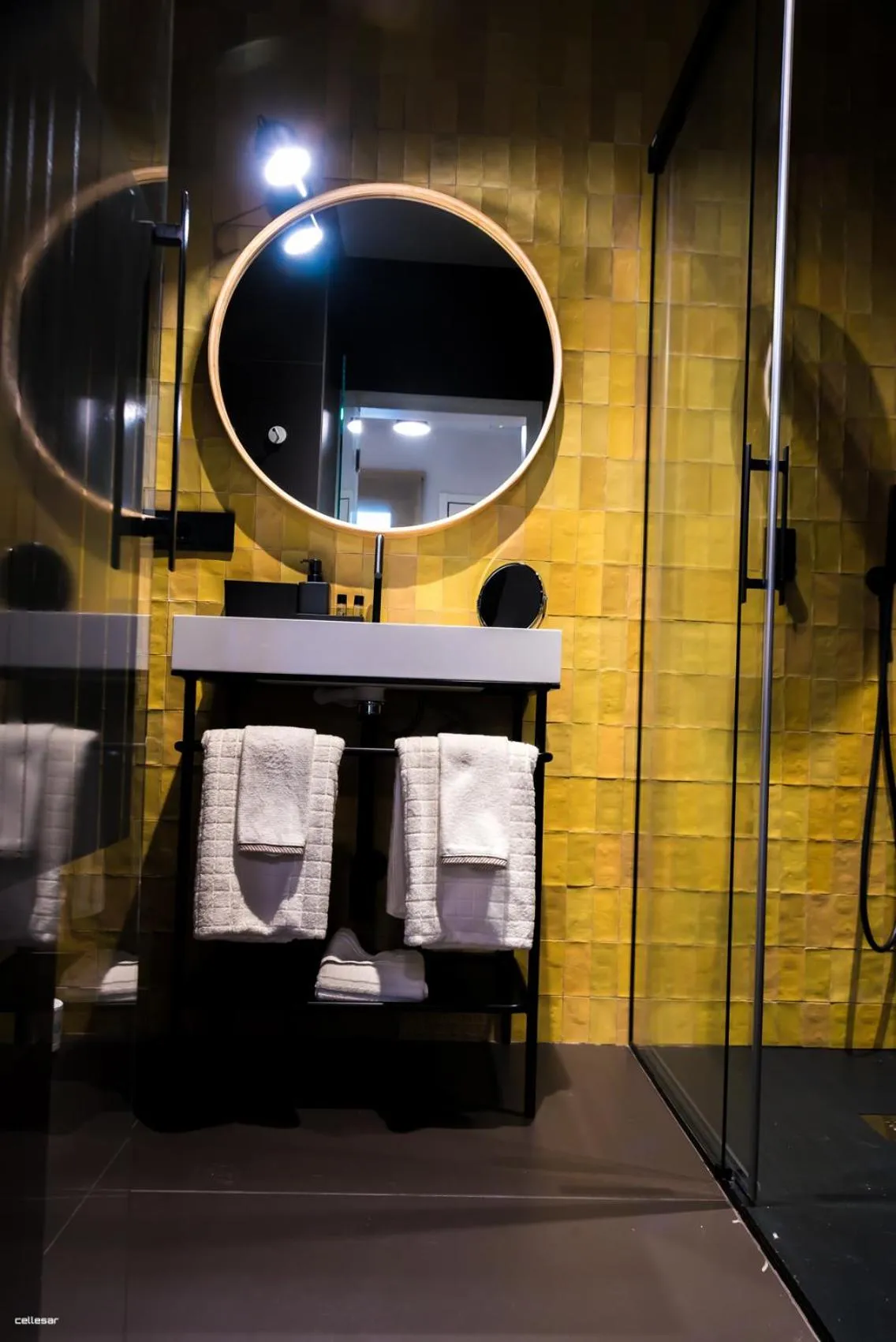 Bathroom in Welldone Quality - Crystal pool