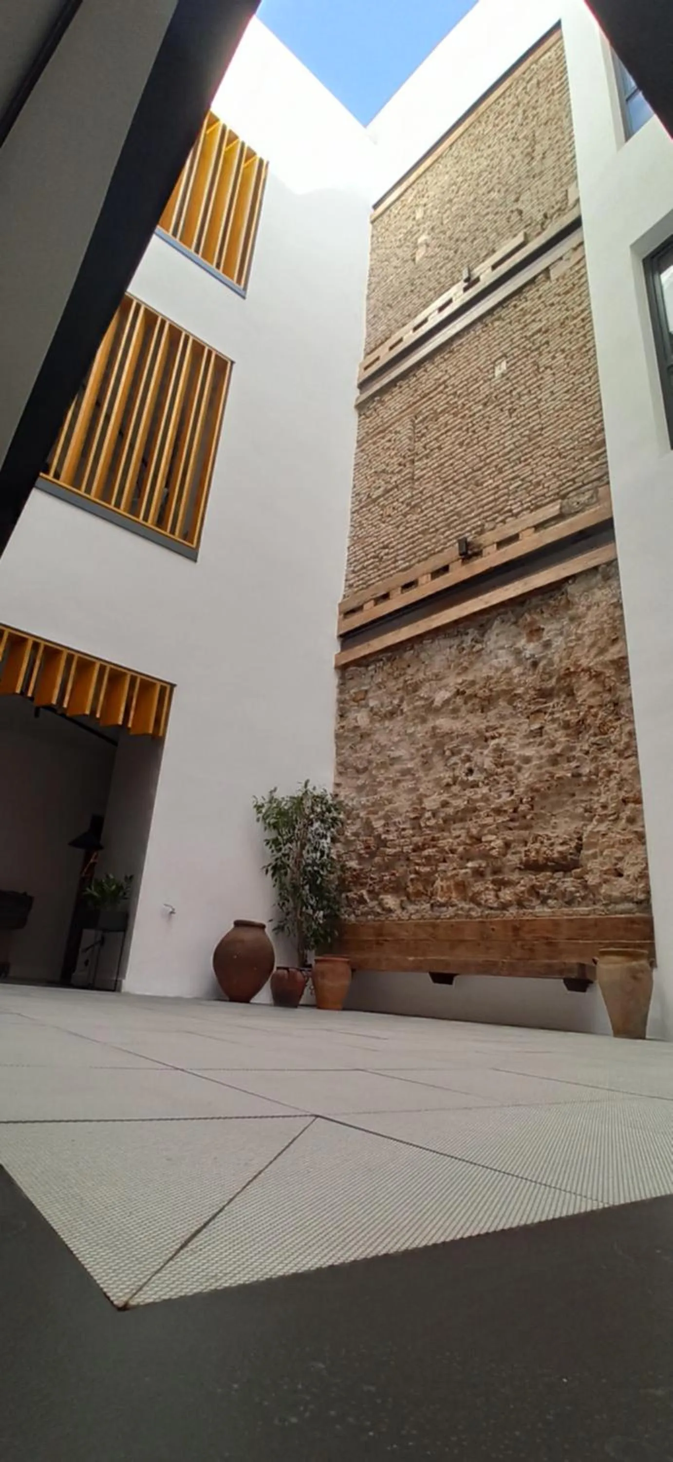 Decorative detail in Welldone Quality - Crystal pool