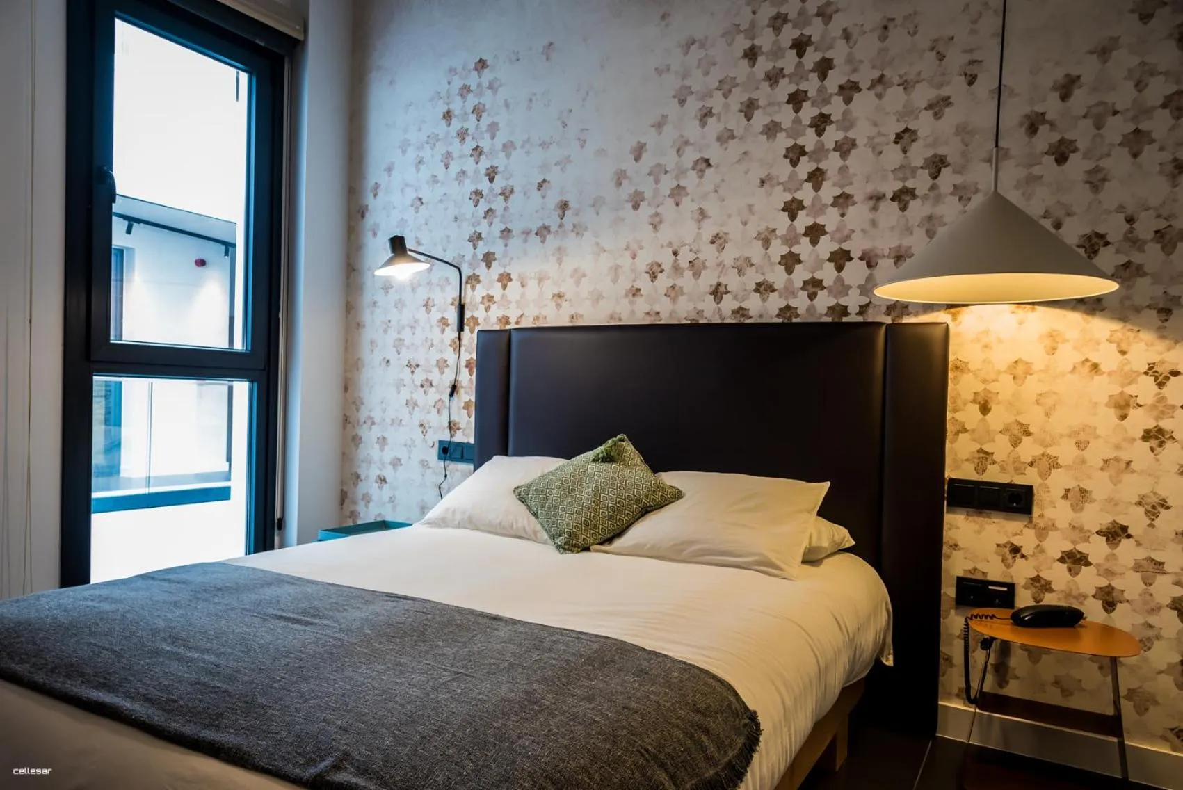 Bed in Welldone Quality - Crystal pool