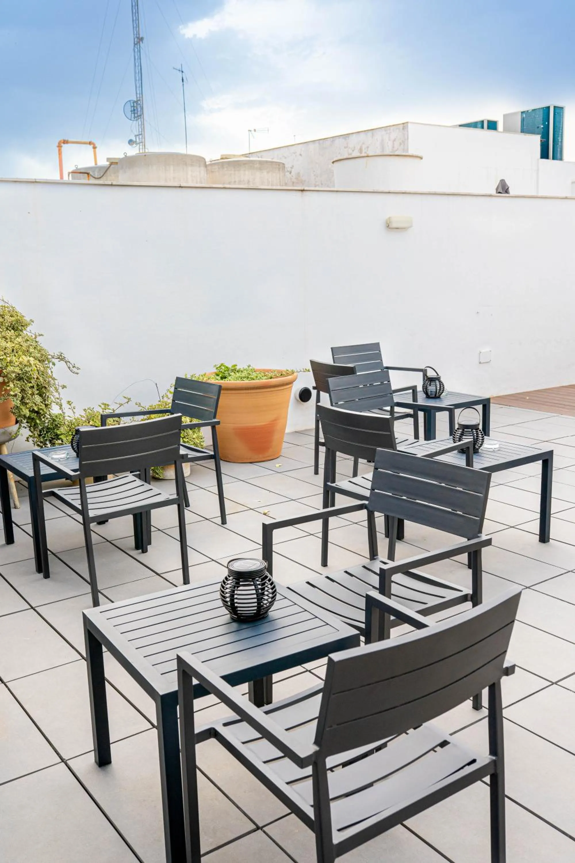 Balcony/Terrace in Welldone Quality - Crystal pool