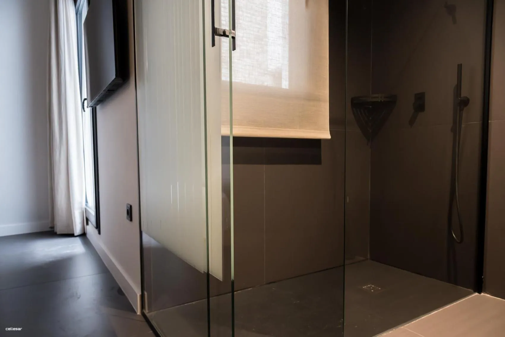 Bathroom in Welldone Quality - Crystal pool