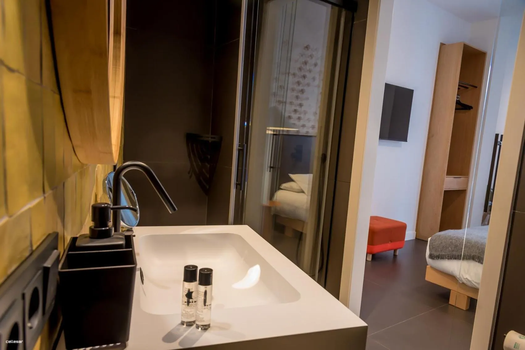 Bathroom in Welldone Quality - Crystal pool