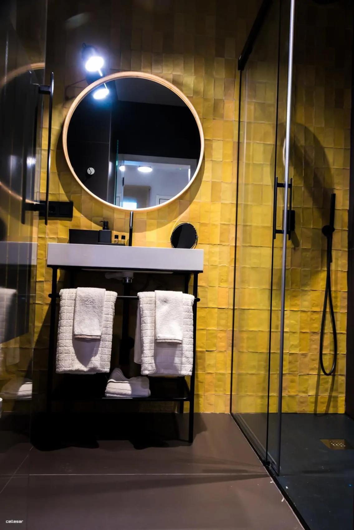 Bathroom in Welldone Quality - Crystal pool