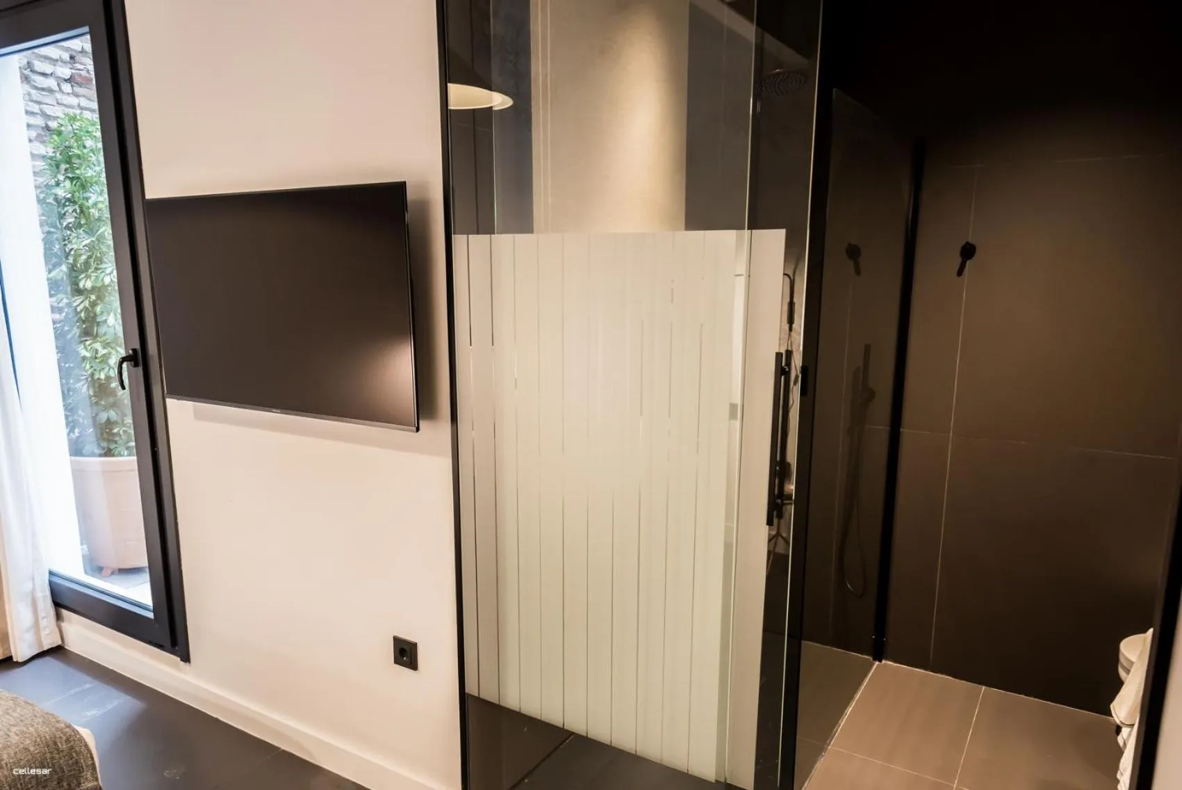 TV and multimedia in Welldone Quality - Crystal pool