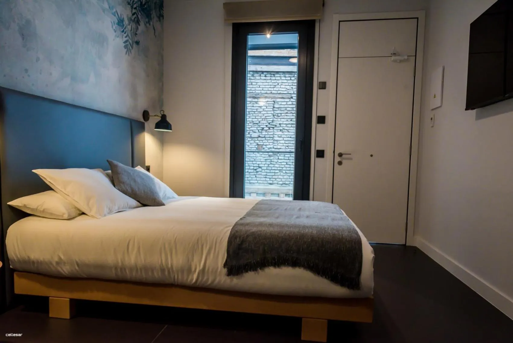 Bed in Welldone Quality - Crystal pool