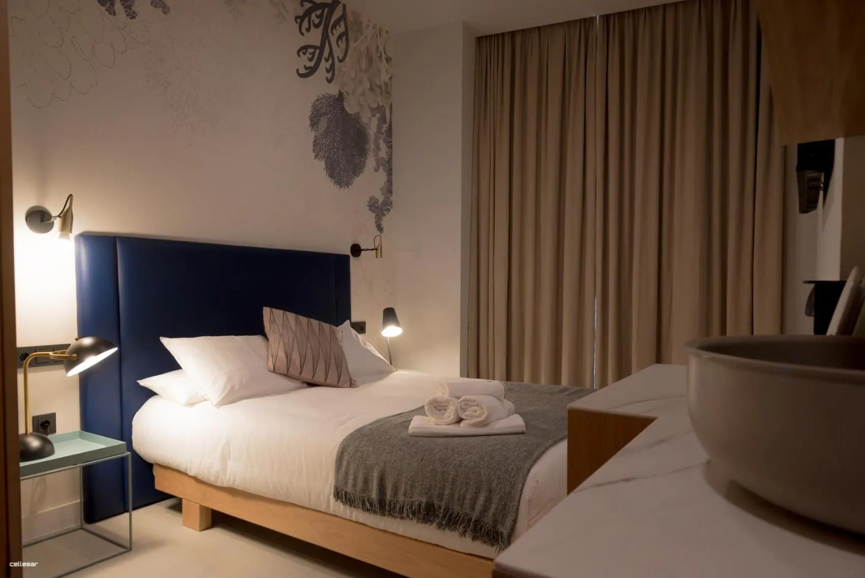 Bed in Welldone Quality - Crystal pool