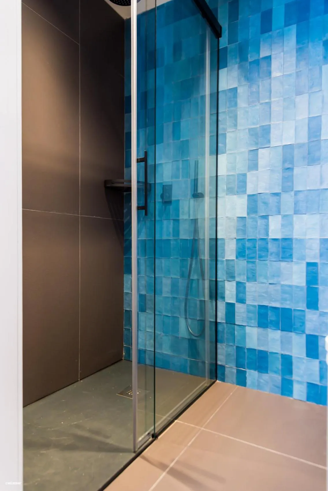 Bathroom in Welldone Quality - Crystal pool