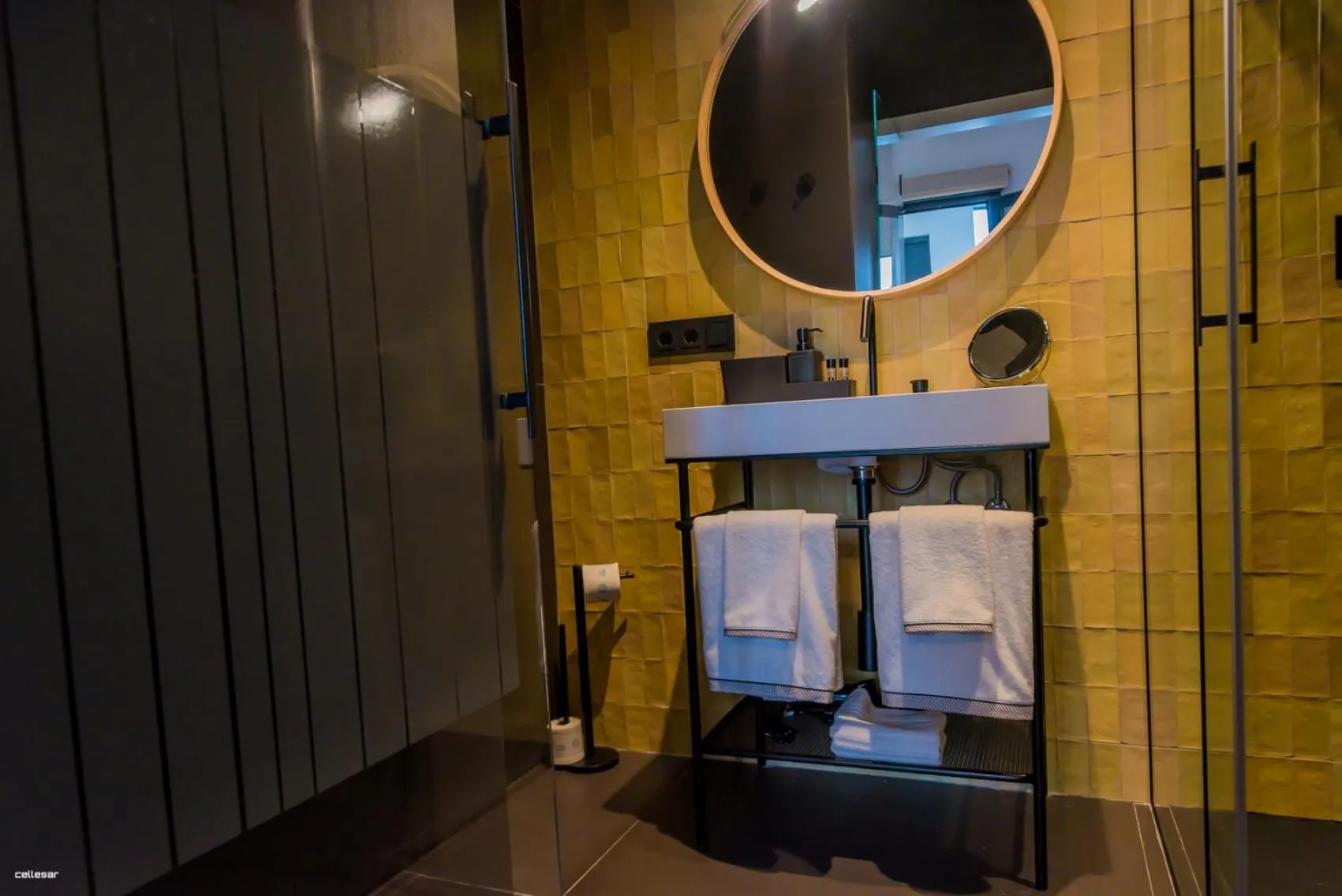 Bathroom in Welldone Quality - Crystal pool