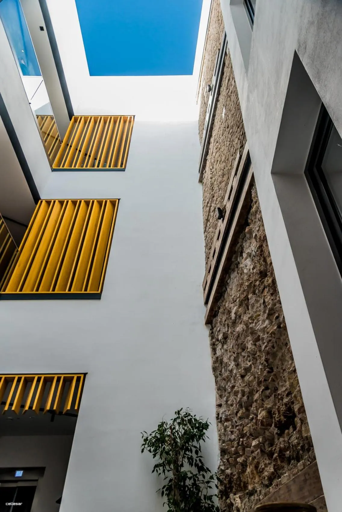 Property building in Welldone Quality - Crystal pool