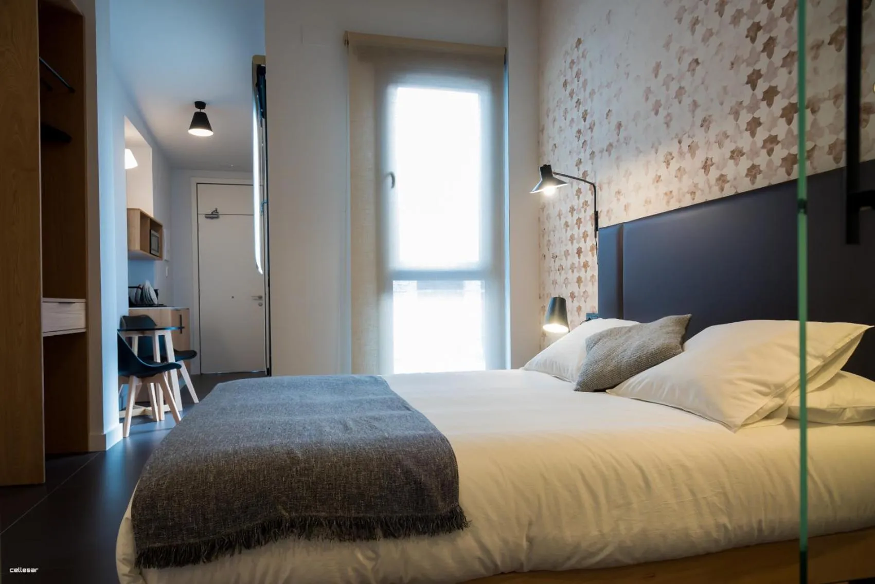 Bed in Welldone Quality - Crystal pool