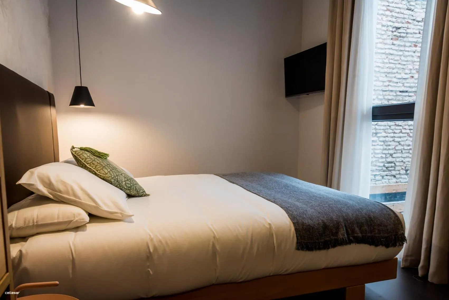 Bed in Welldone Quality - Crystal pool