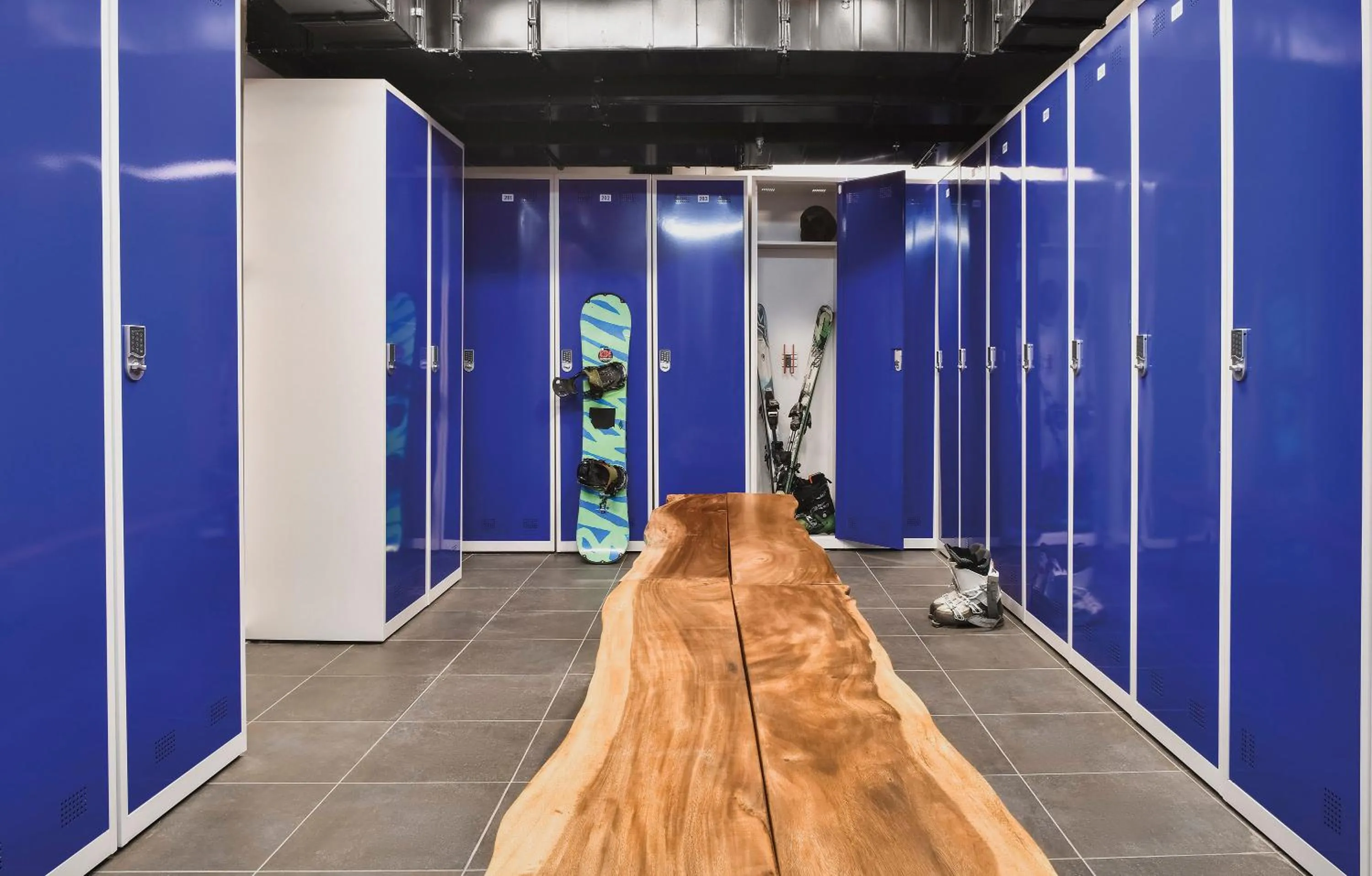 Skiing in Gudauri Hills Apart Hotel