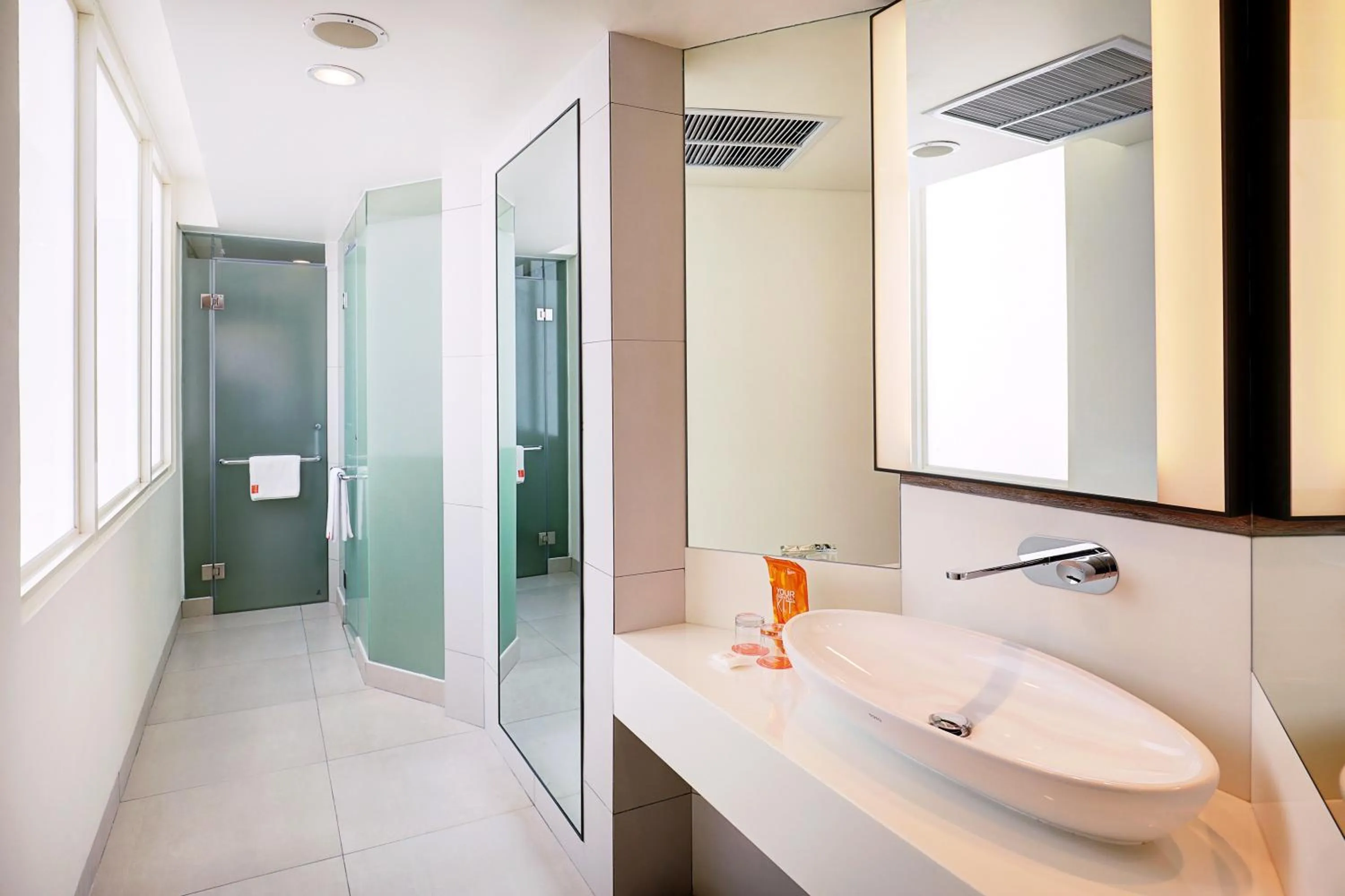 Bathroom in HARRIS Hotel & Conventions Bundaran Satelit Surabaya
