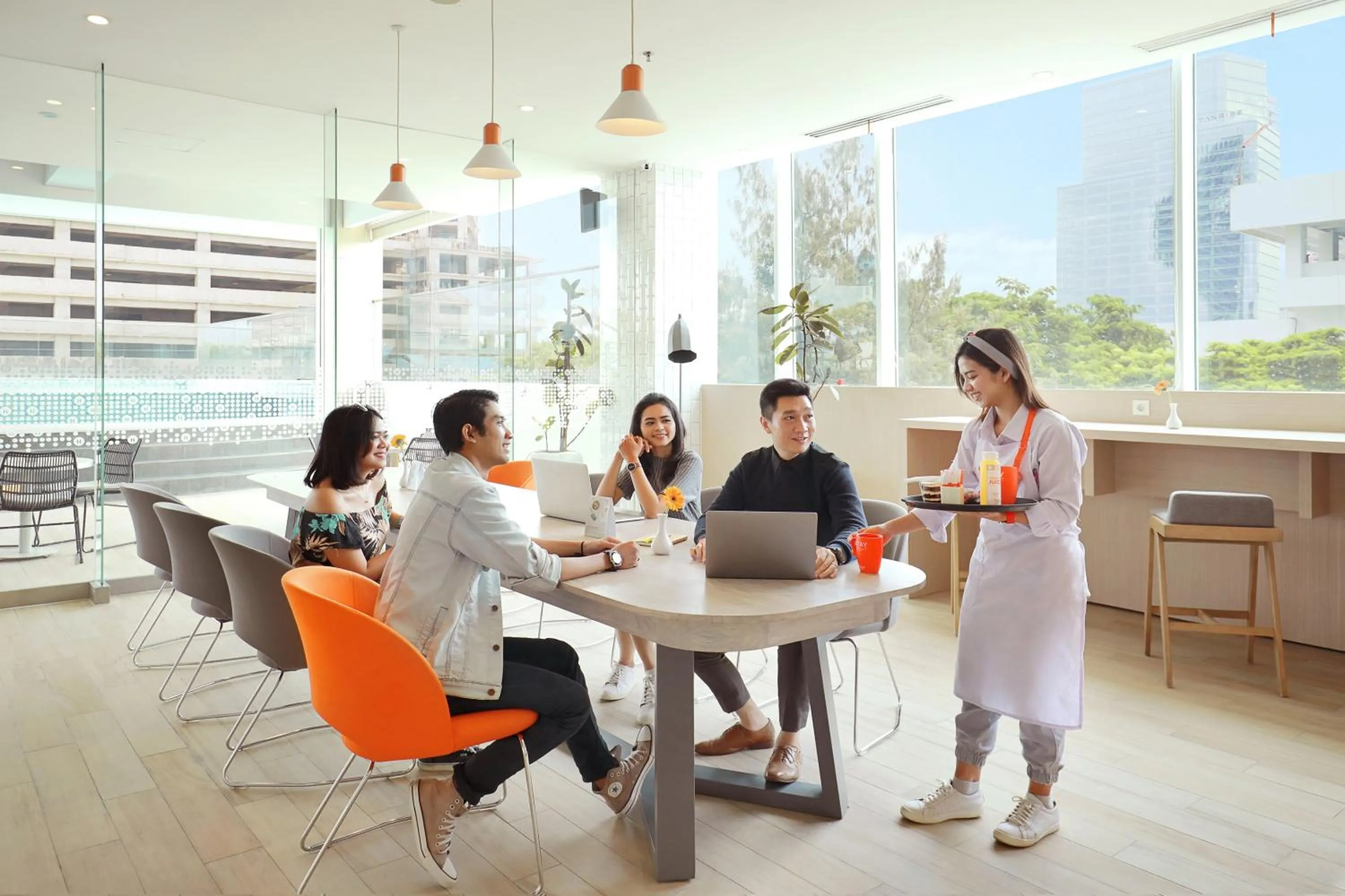 Restaurant/places to eat in HARRIS Hotel & Conventions Bundaran Satelit Surabaya