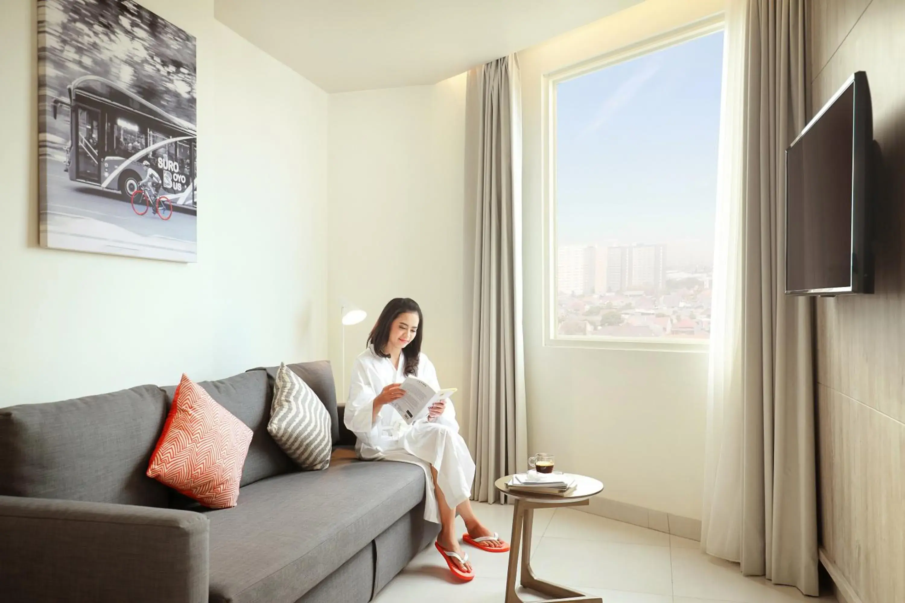 Living room in HARRIS Hotel & Conventions Bundaran Satelit Surabaya Living room in HARRIS Hotel & Conventions Bundaran Satelit Surabaya