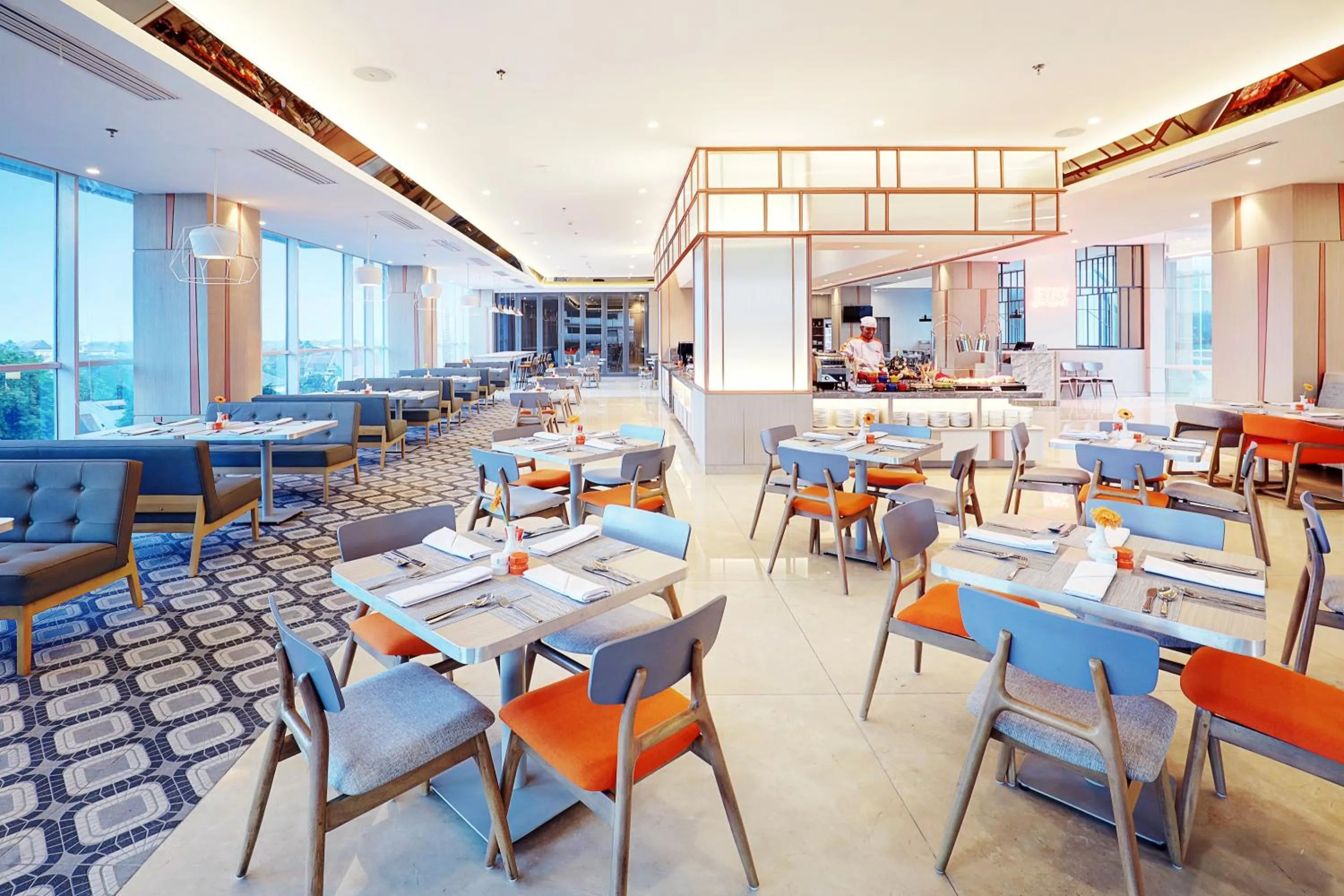 Restaurant/places to eat in HARRIS Hotel & Conventions Bundaran Satelit Surabaya