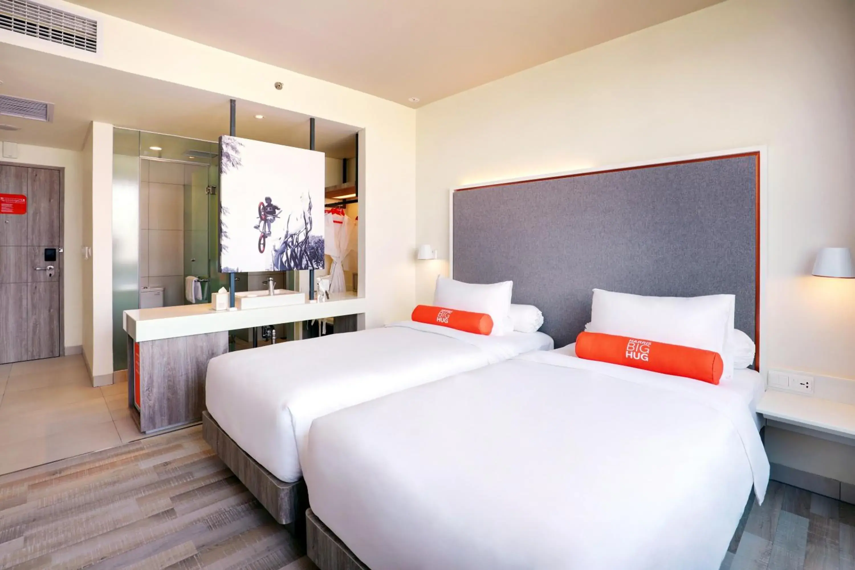Bed in HARRIS Hotel & Conventions Bundaran Satelit Surabaya Bed in HARRIS Hotel & Conventions Bundaran Satelit Surabaya