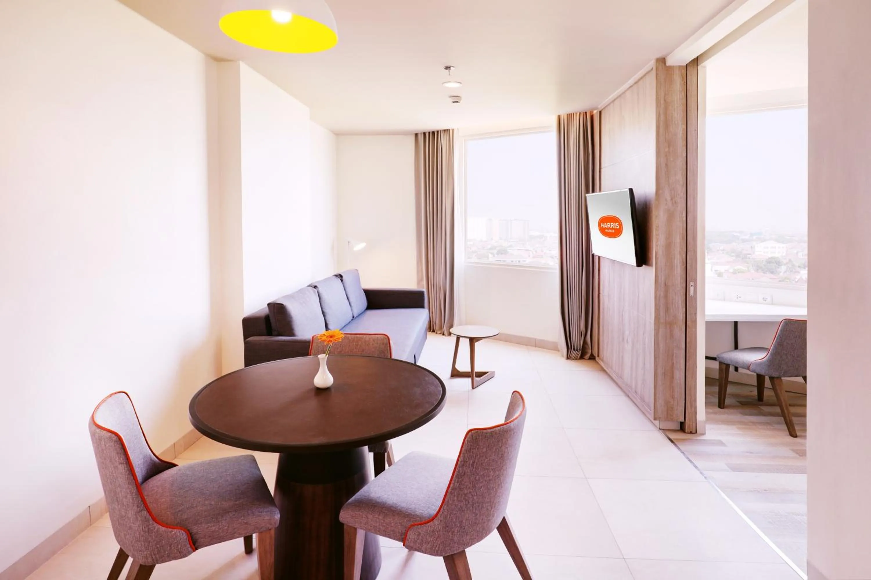 Living room in HARRIS Hotel & Conventions Bundaran Satelit Surabaya