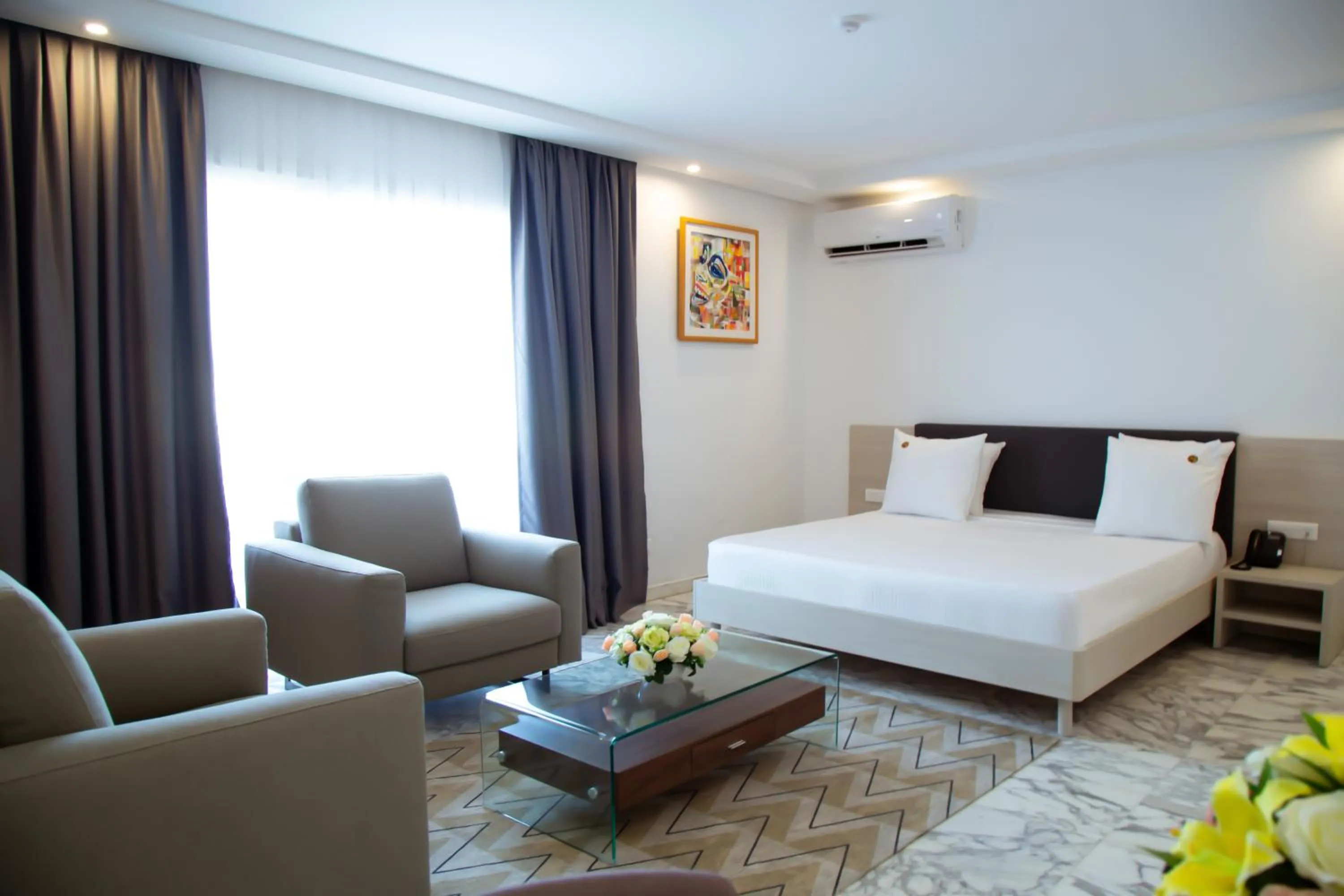 Photo of the whole room, Bed in Le Ndiambour Hôtel et Résidence