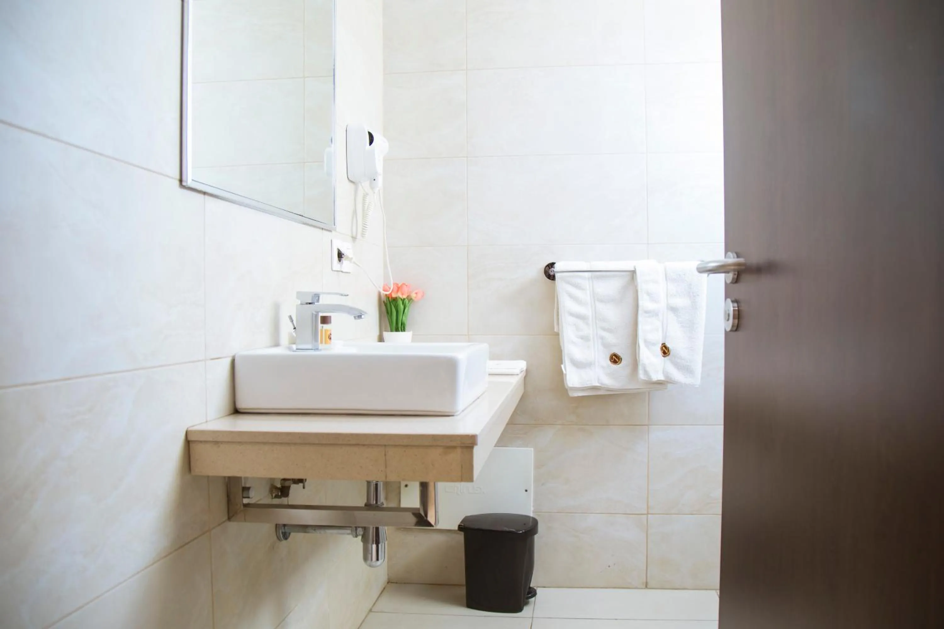 Bathroom in Le Ndiambour Hôtel et Résidence