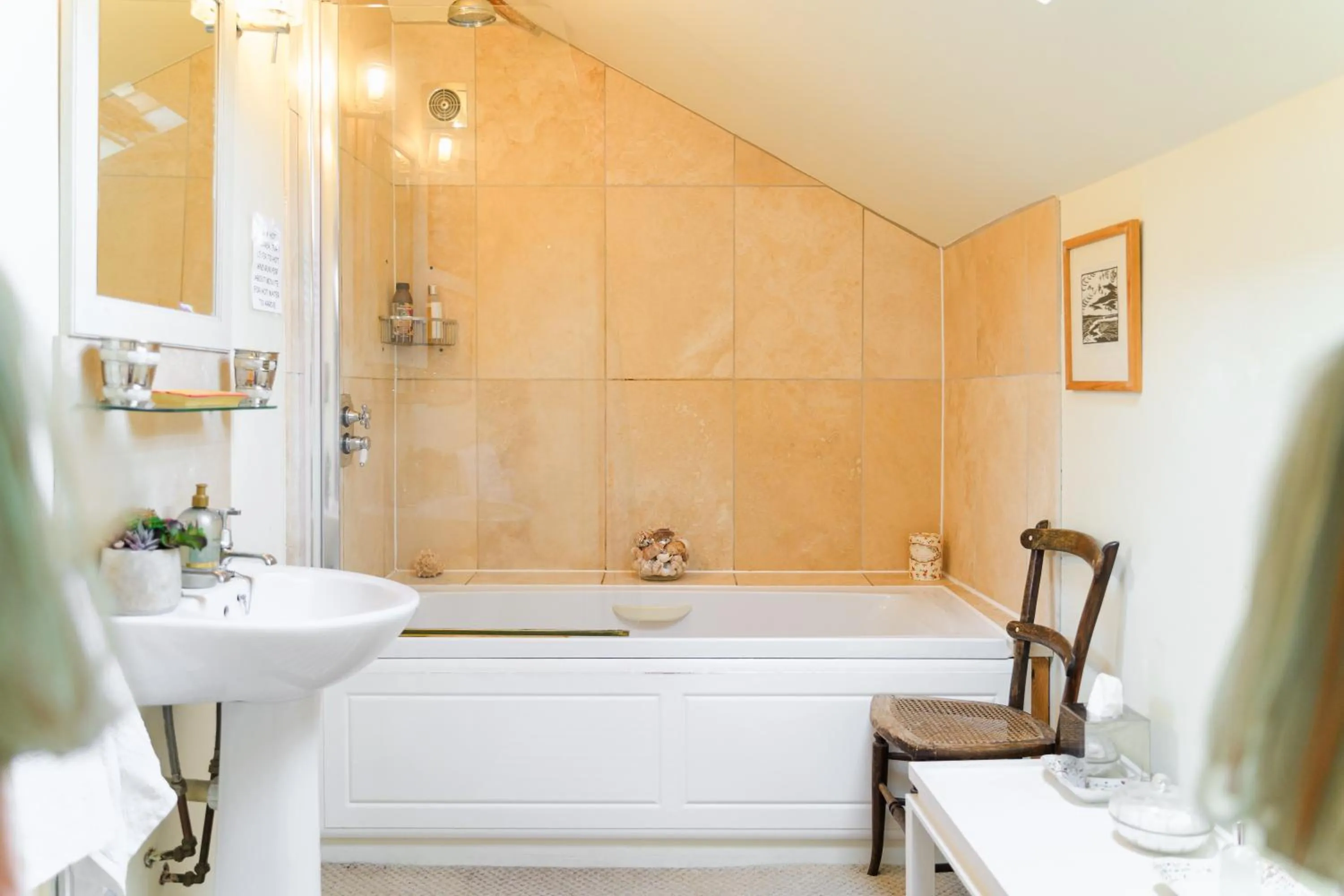 Bathroom, Bed in Hollamoor Farm