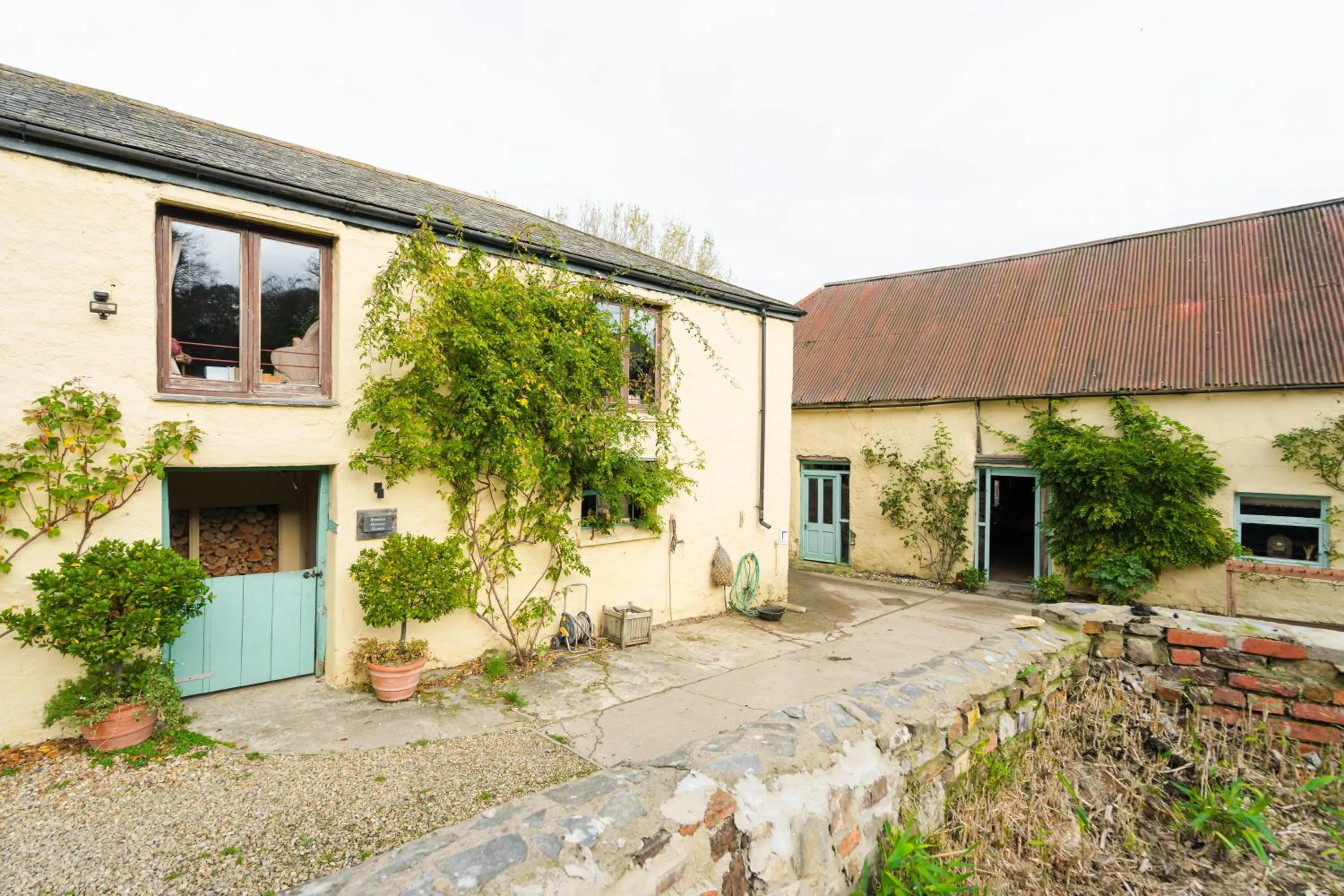 Property building in Hollamoor Farm