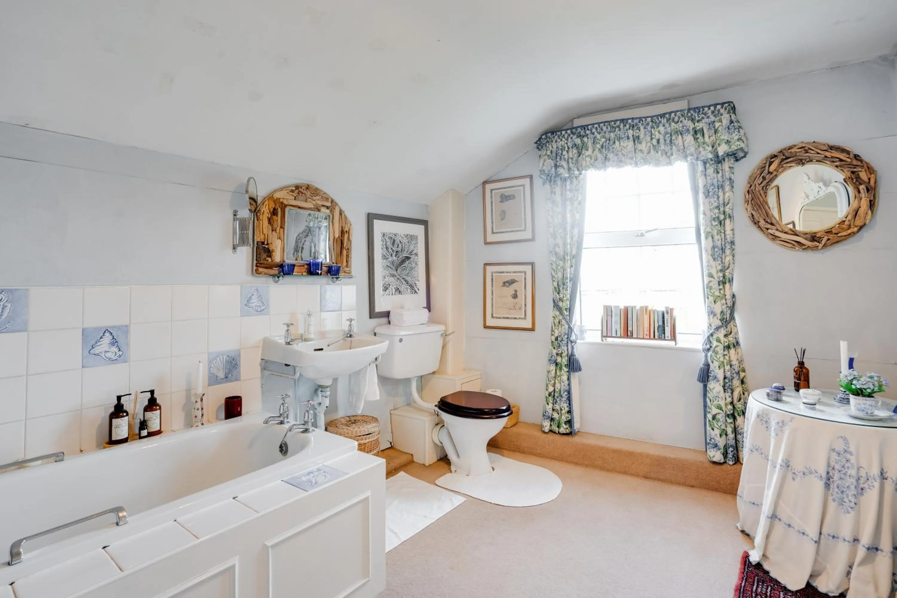 Bathroom, Bed in Hollamoor Farm