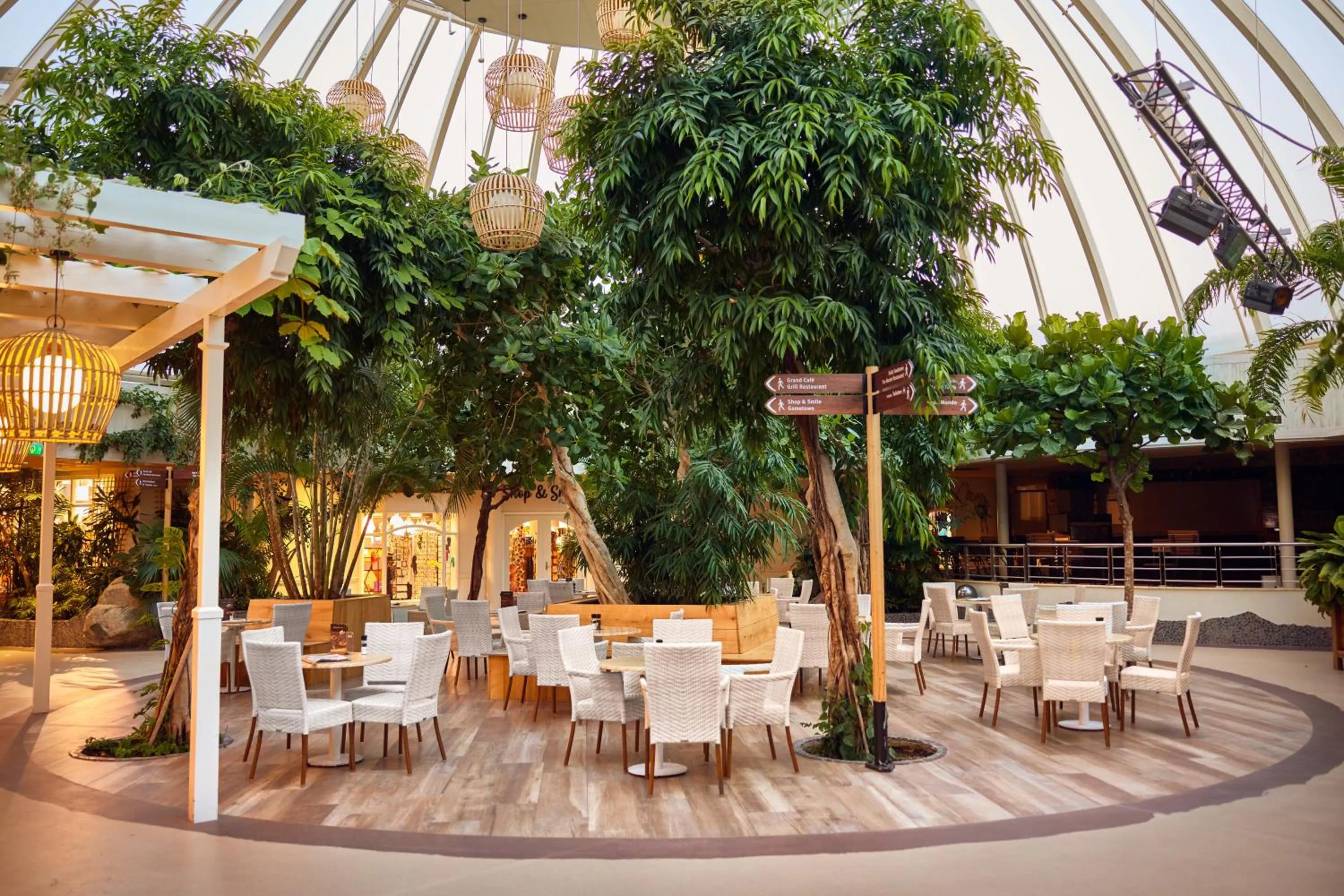 Restaurant/places to eat in Center Parcs Zandvoort beach