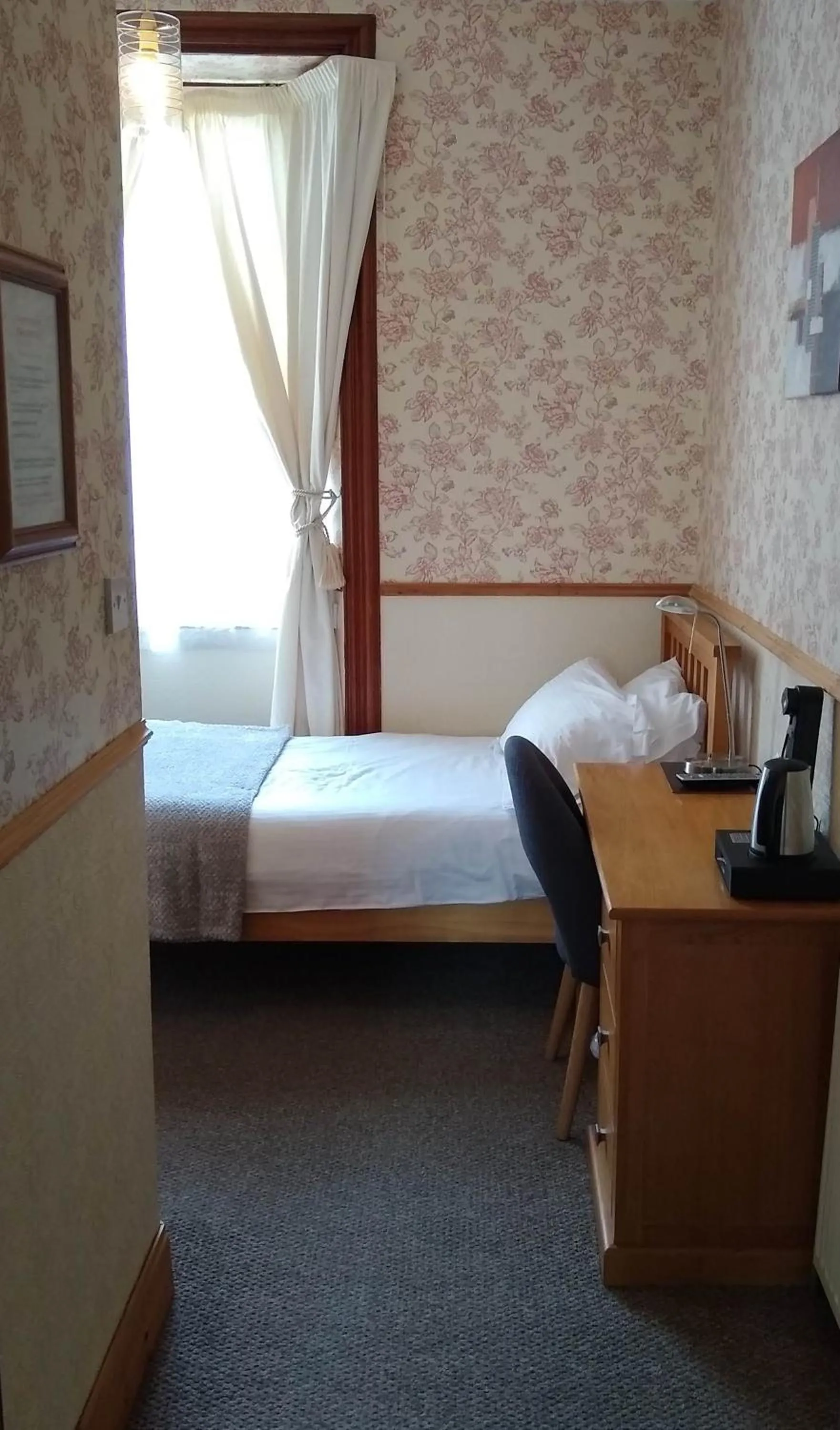 Bedroom, Bed in Solheim Guest House