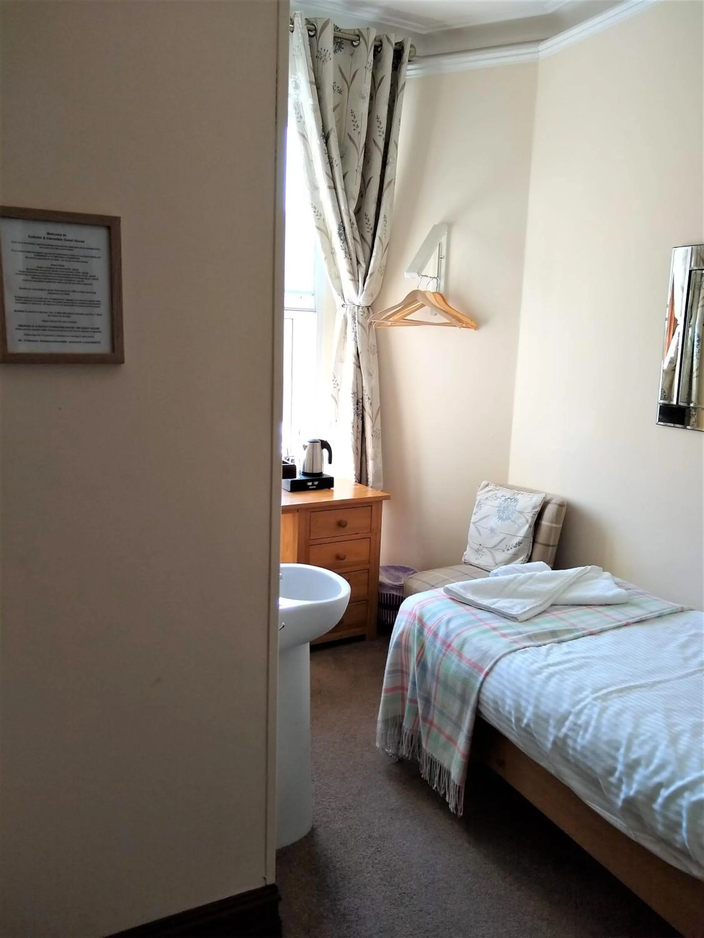 Bedroom, Bed in Solheim Guest House