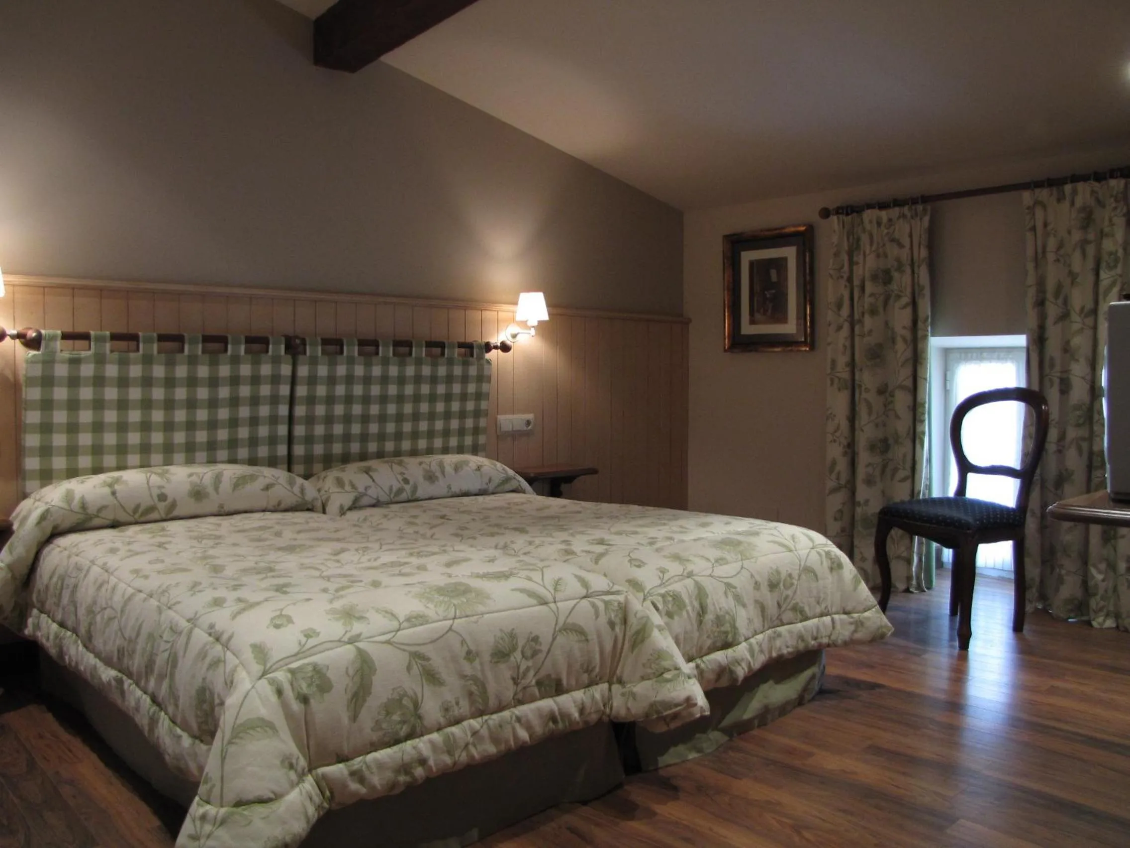 Double or Twin Room - single occupancy in Hostal Beti-jai