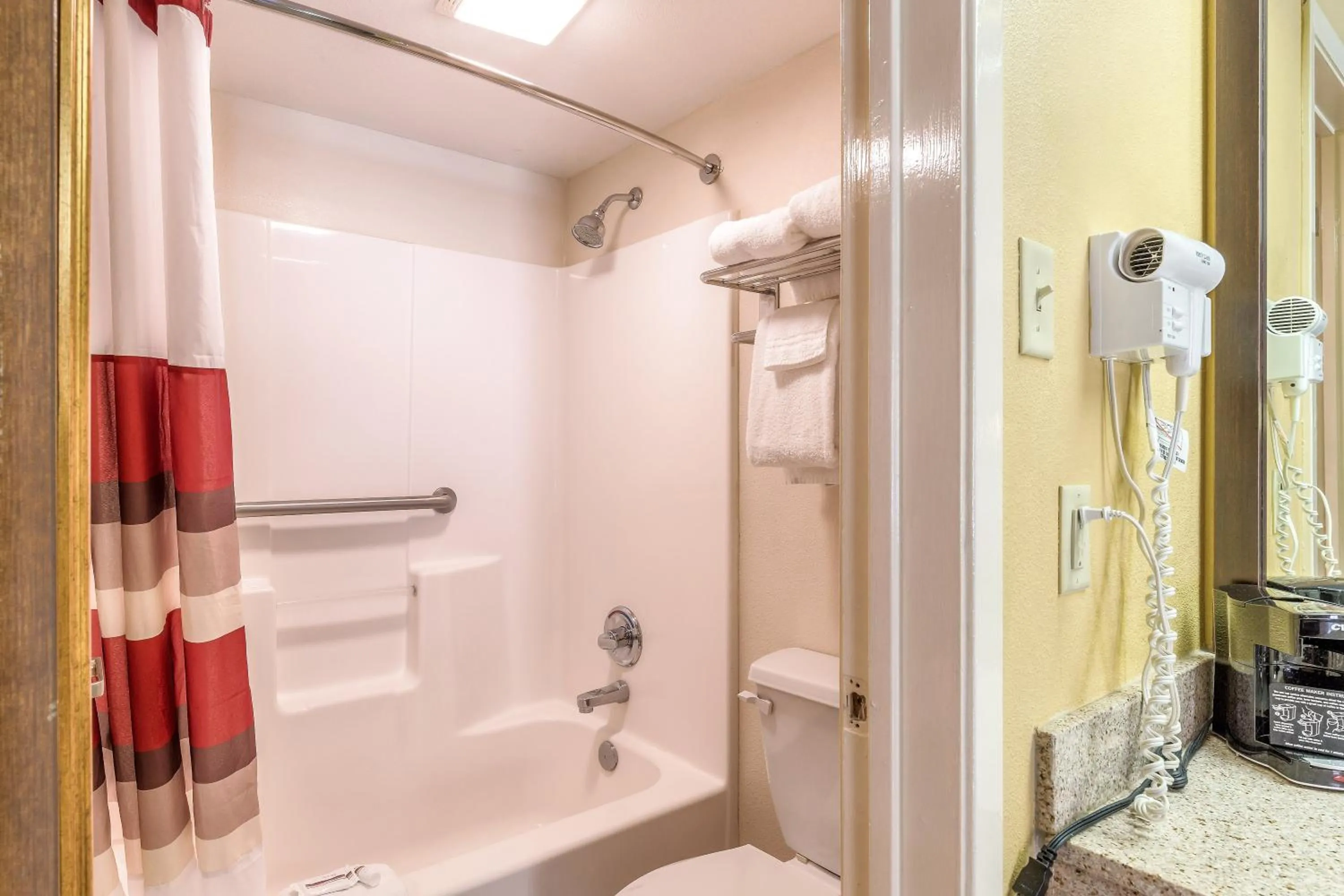 Bathroom in Red Roof Inn Amarillo West