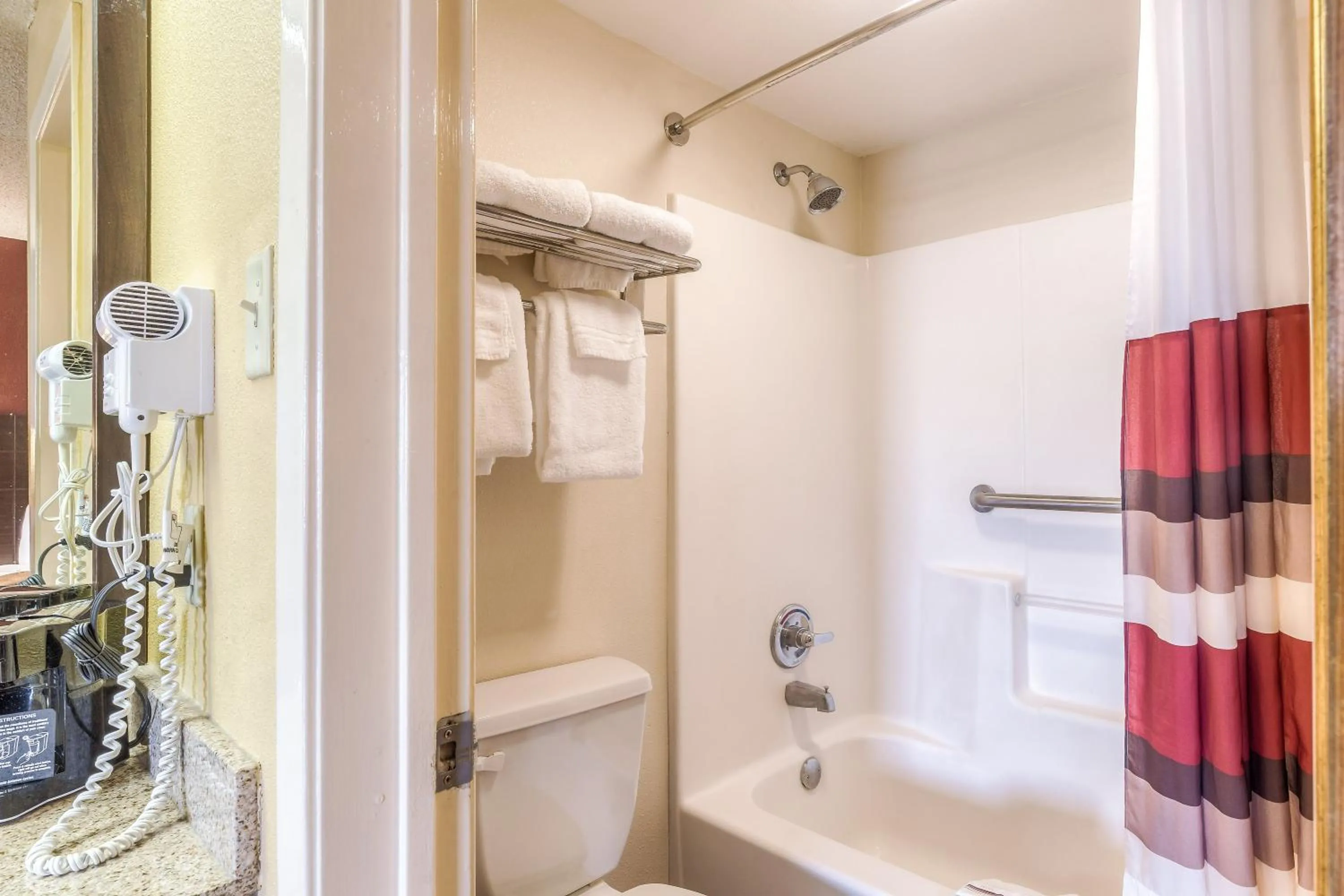 Bathroom in Red Roof Inn Amarillo West