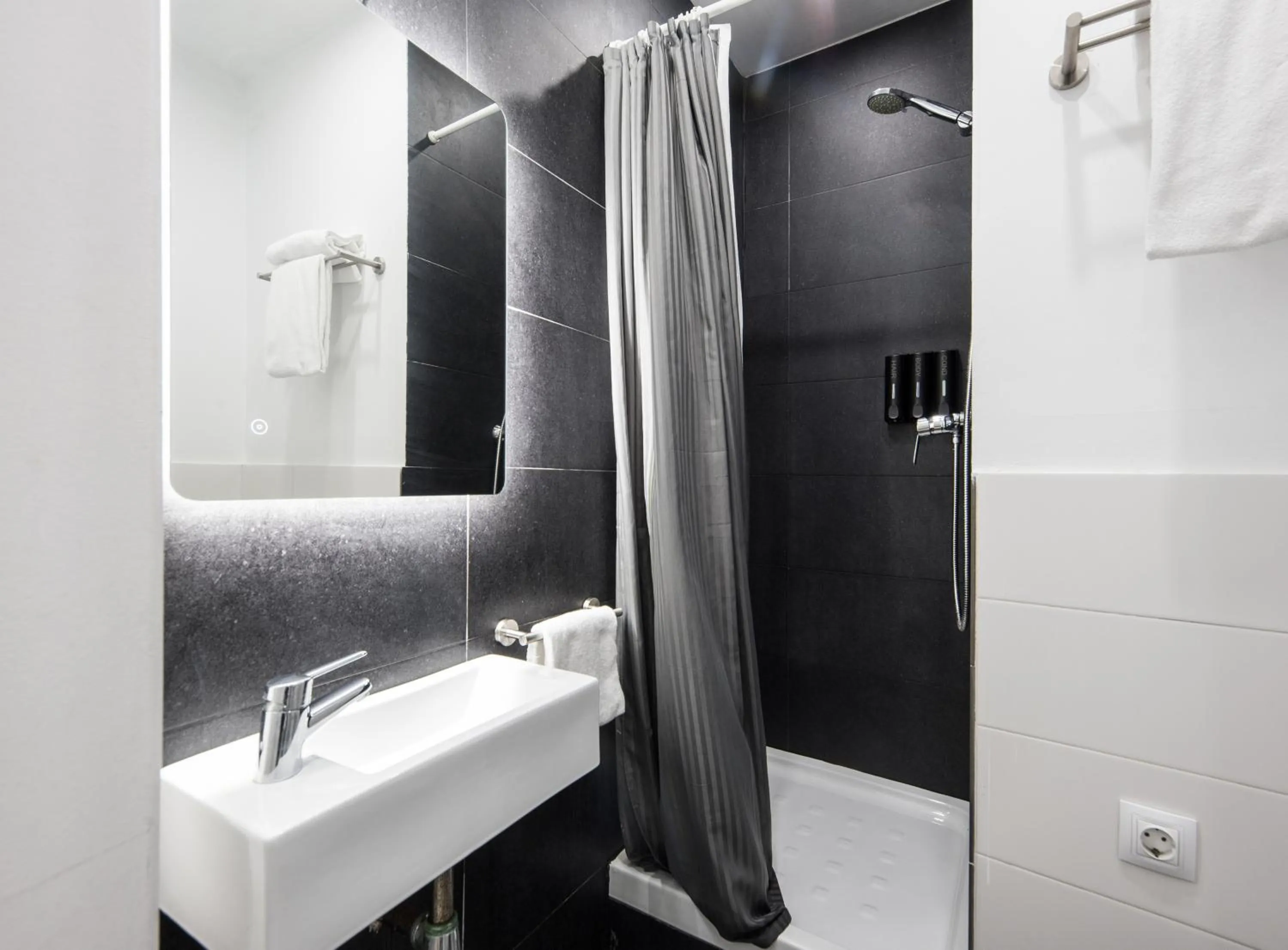 Shower in No Limit Barcelona Central