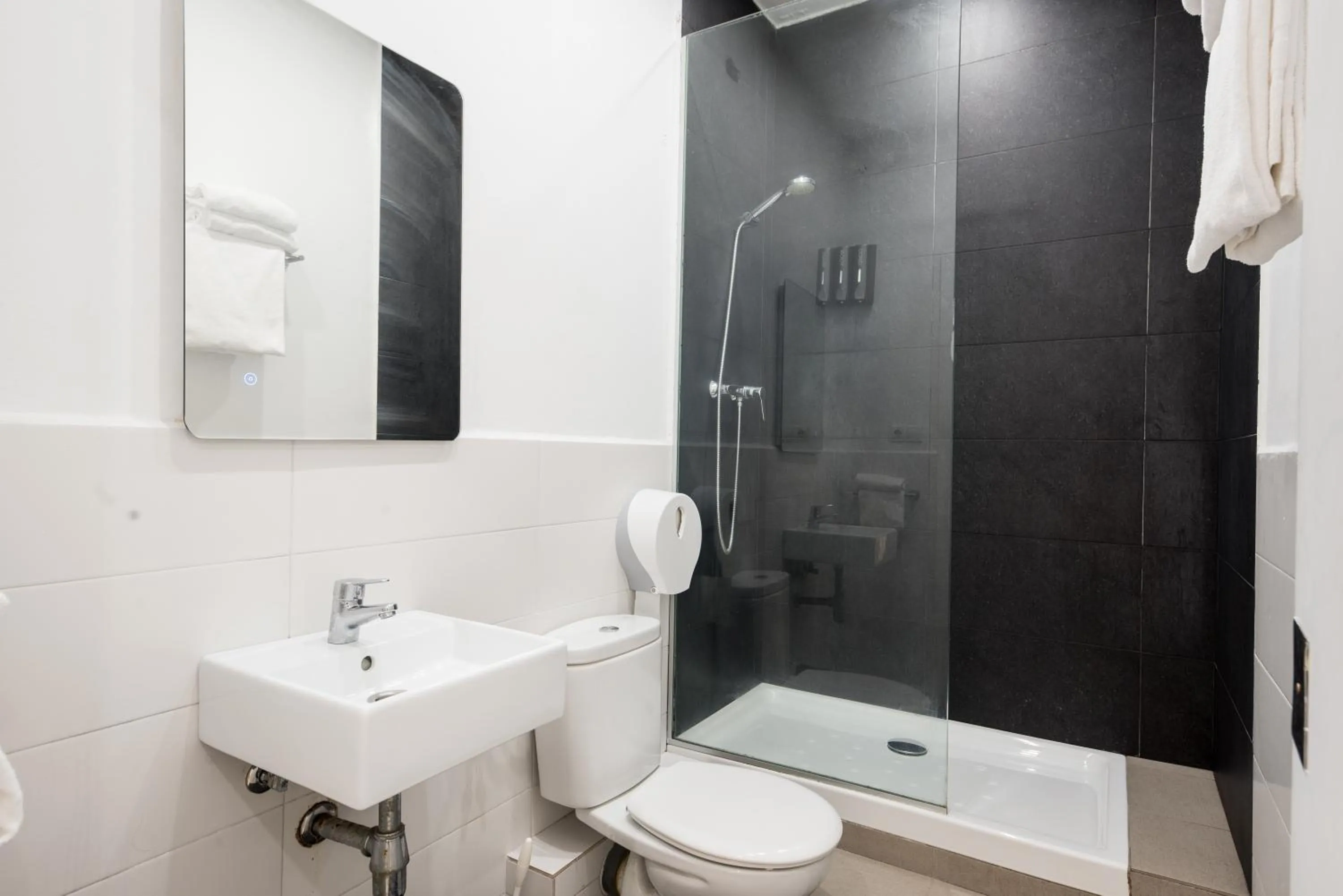 Shower in No Limit Barcelona Central