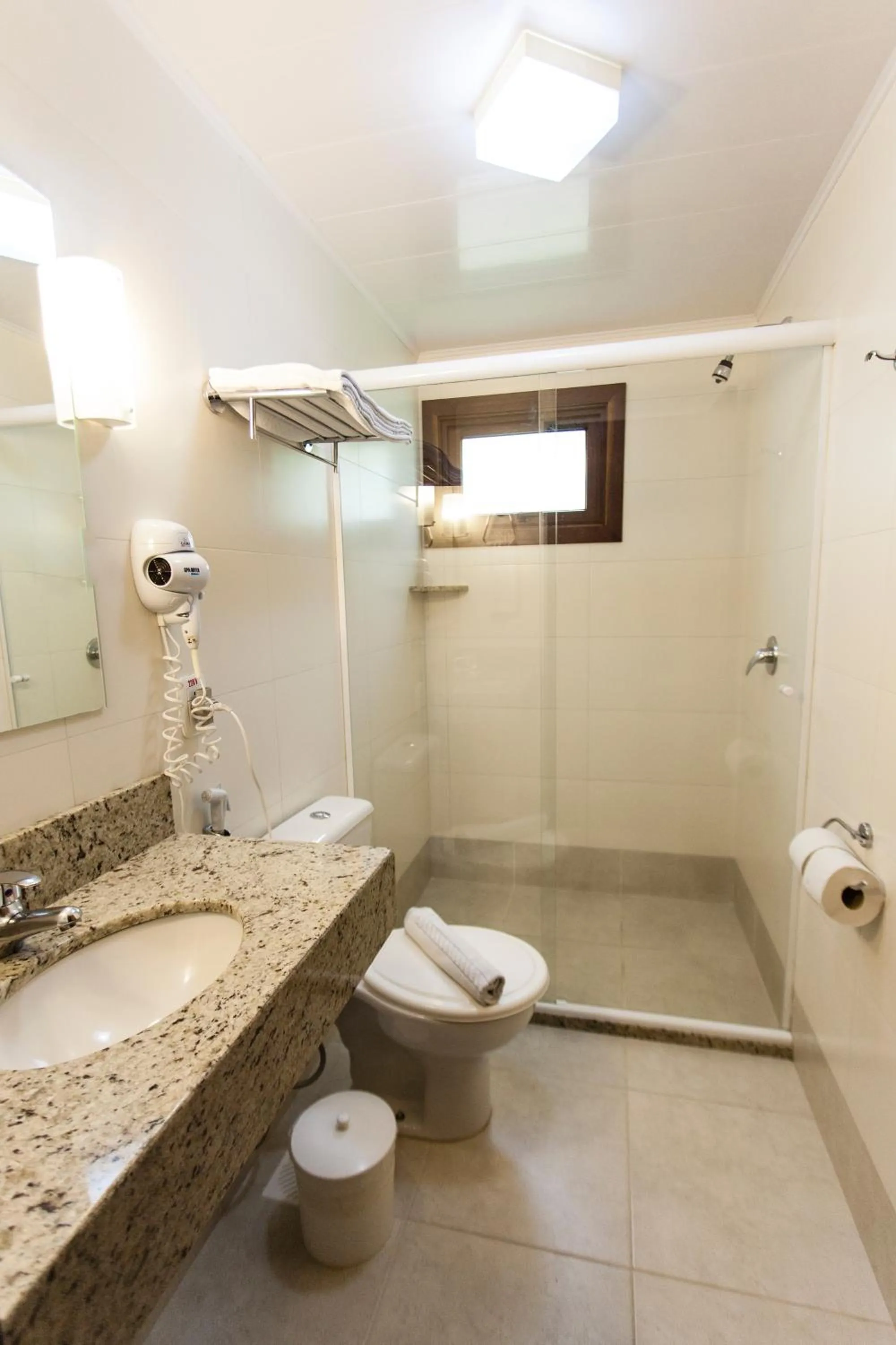 Toilet in Tri Hotel Lago Gramado