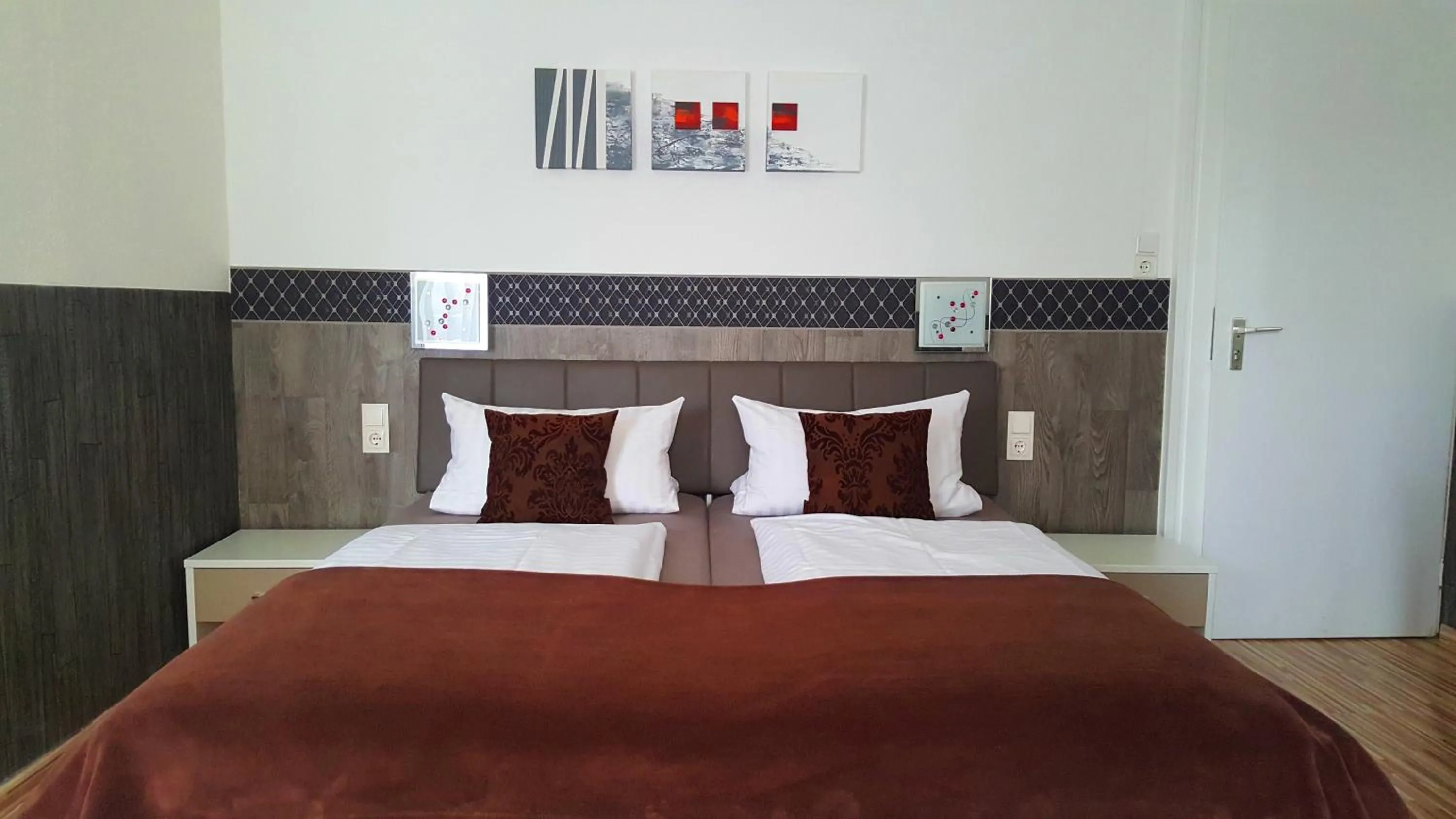 Photo of the whole room, Bed in City Central Promenade
