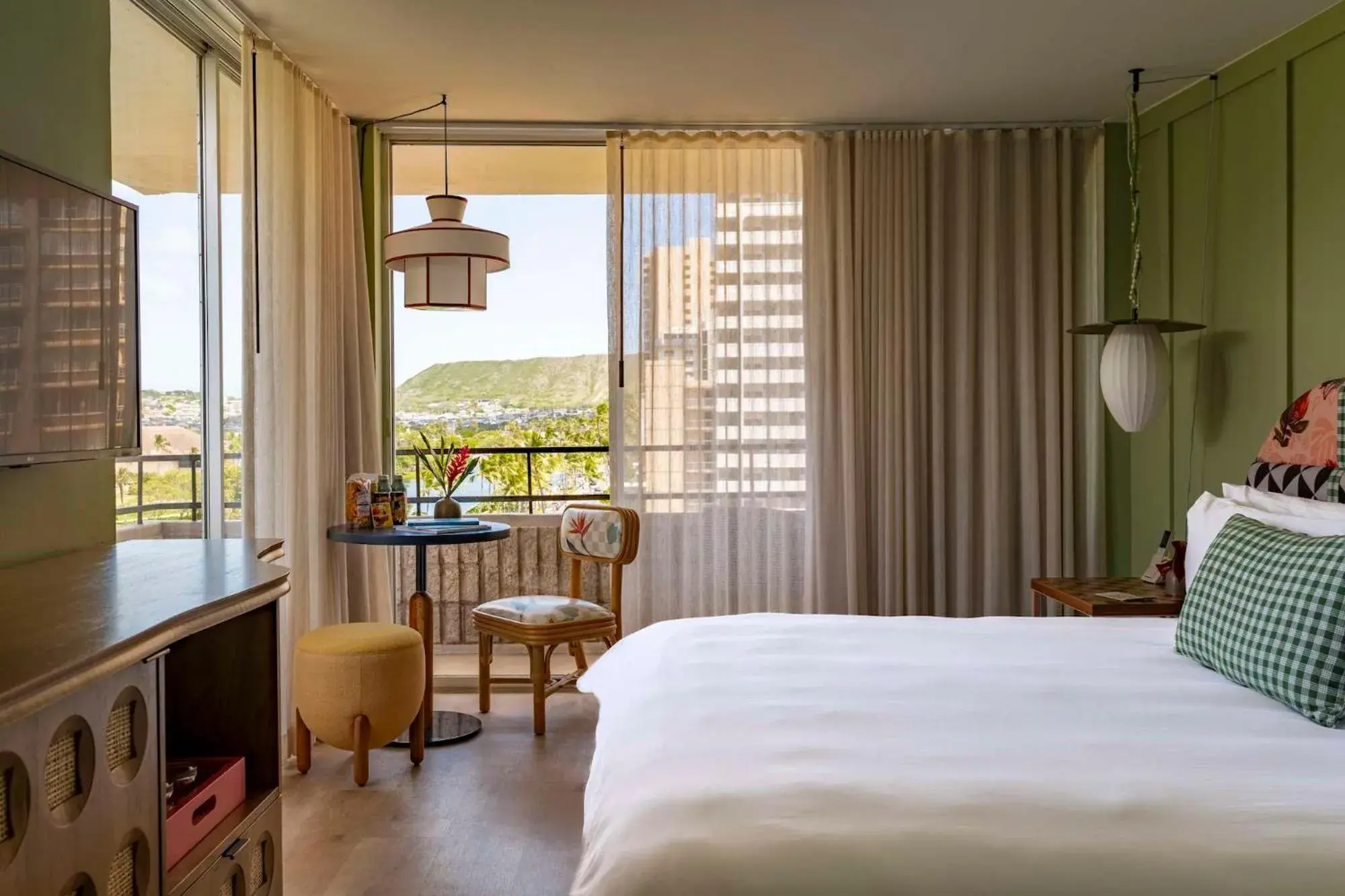 Superior King Room in Wayfinder Waikiki - Voted Top 10 Best Hotels in Hawaii! Superior King Room in Wayfinder Waikiki - Voted Top 10 Best Hotels in Hawaii!