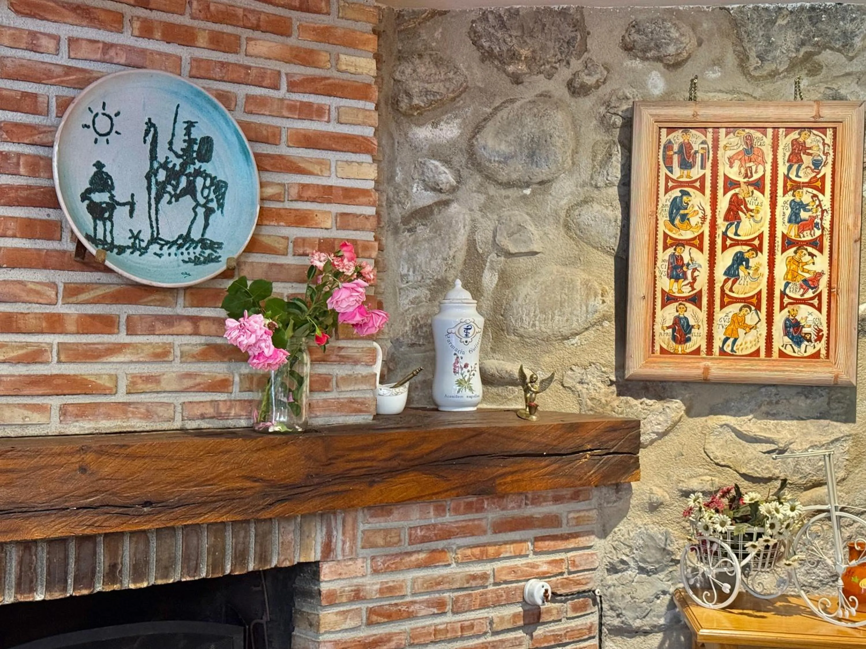 fireplace in Hotel Rural Villa Liquidámbar