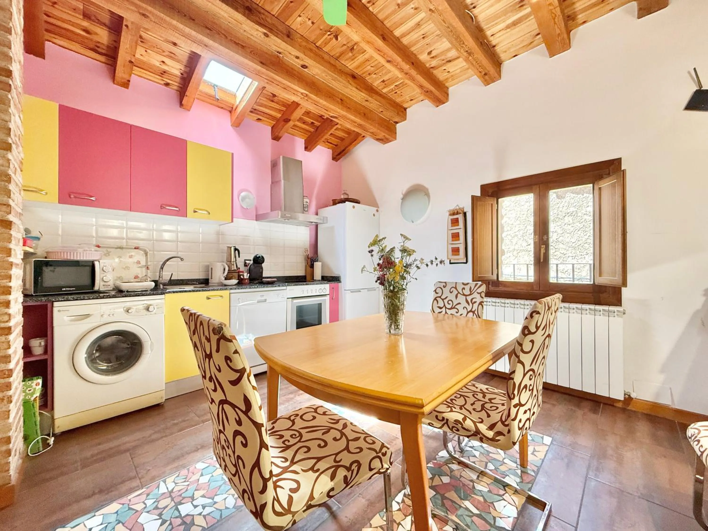 kitchen in Hotel Rural Villa Liquidámbar