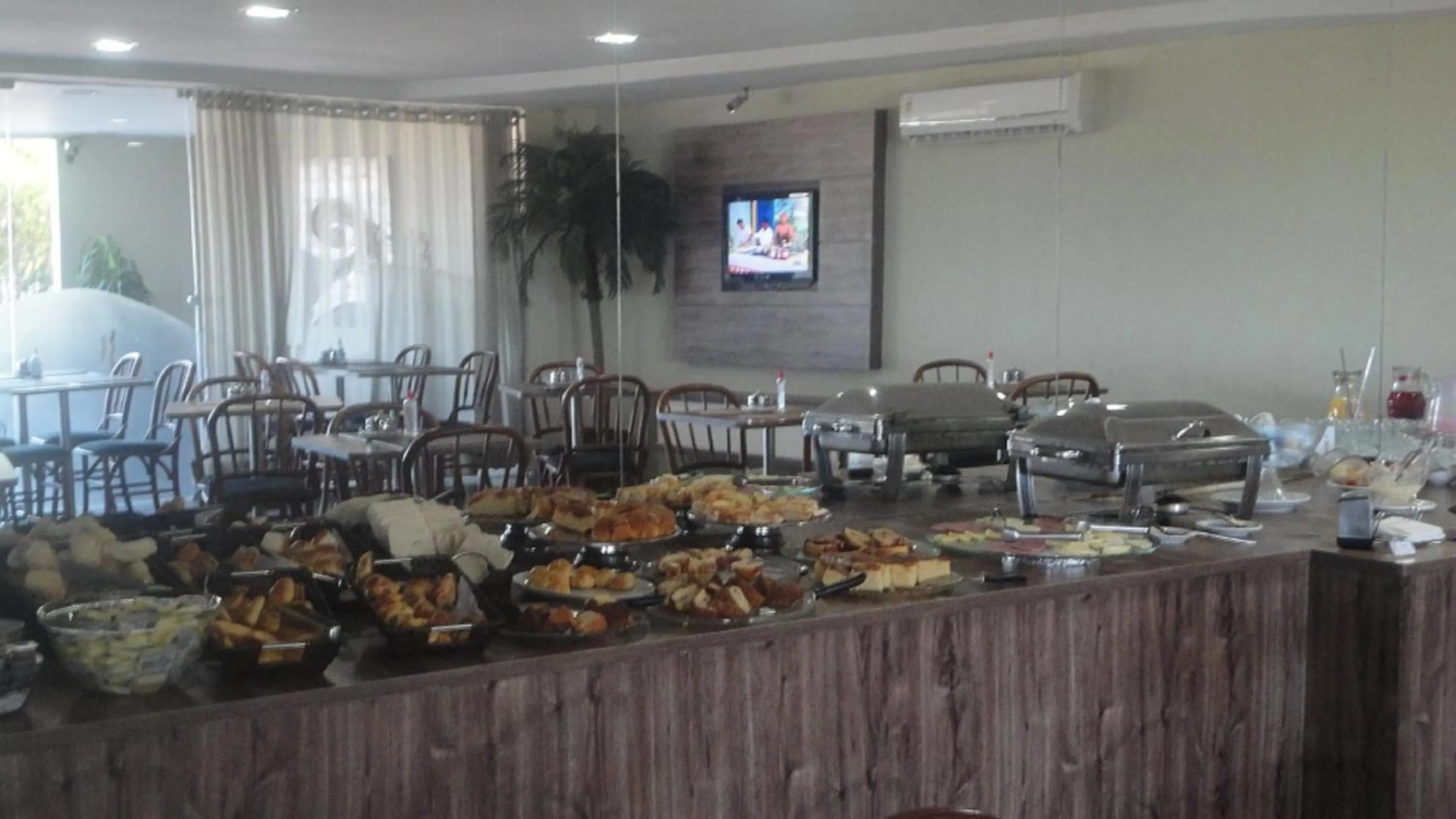 Restaurant/places to eat in Vip Iracema Flat