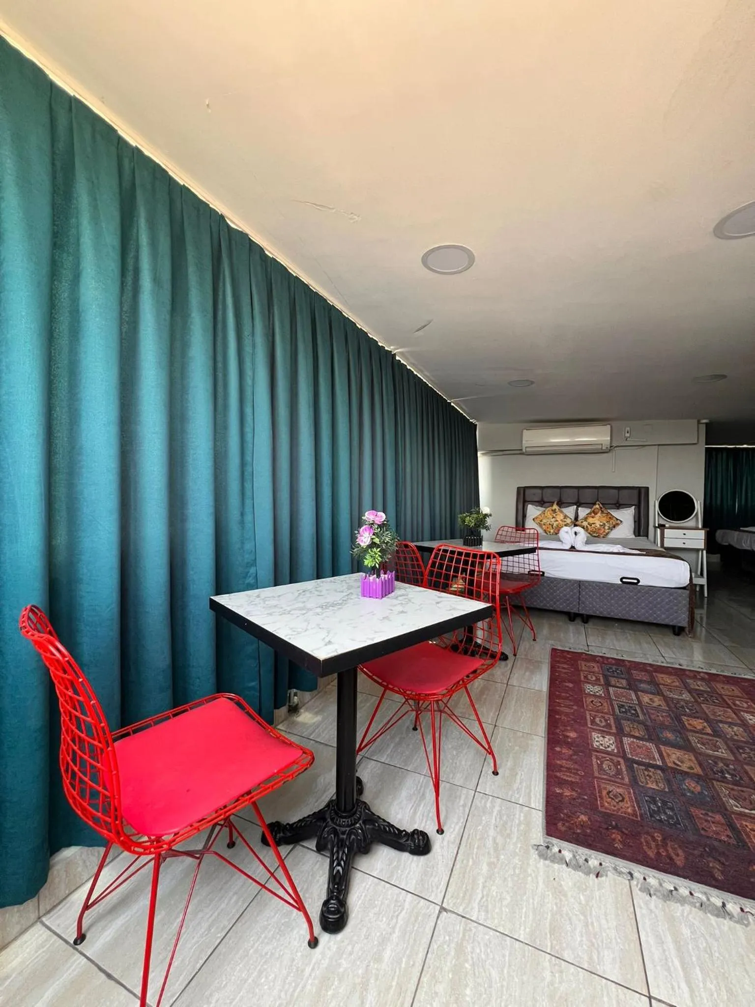 Living room, Bed in Galaxy Hotel Sultanahmet