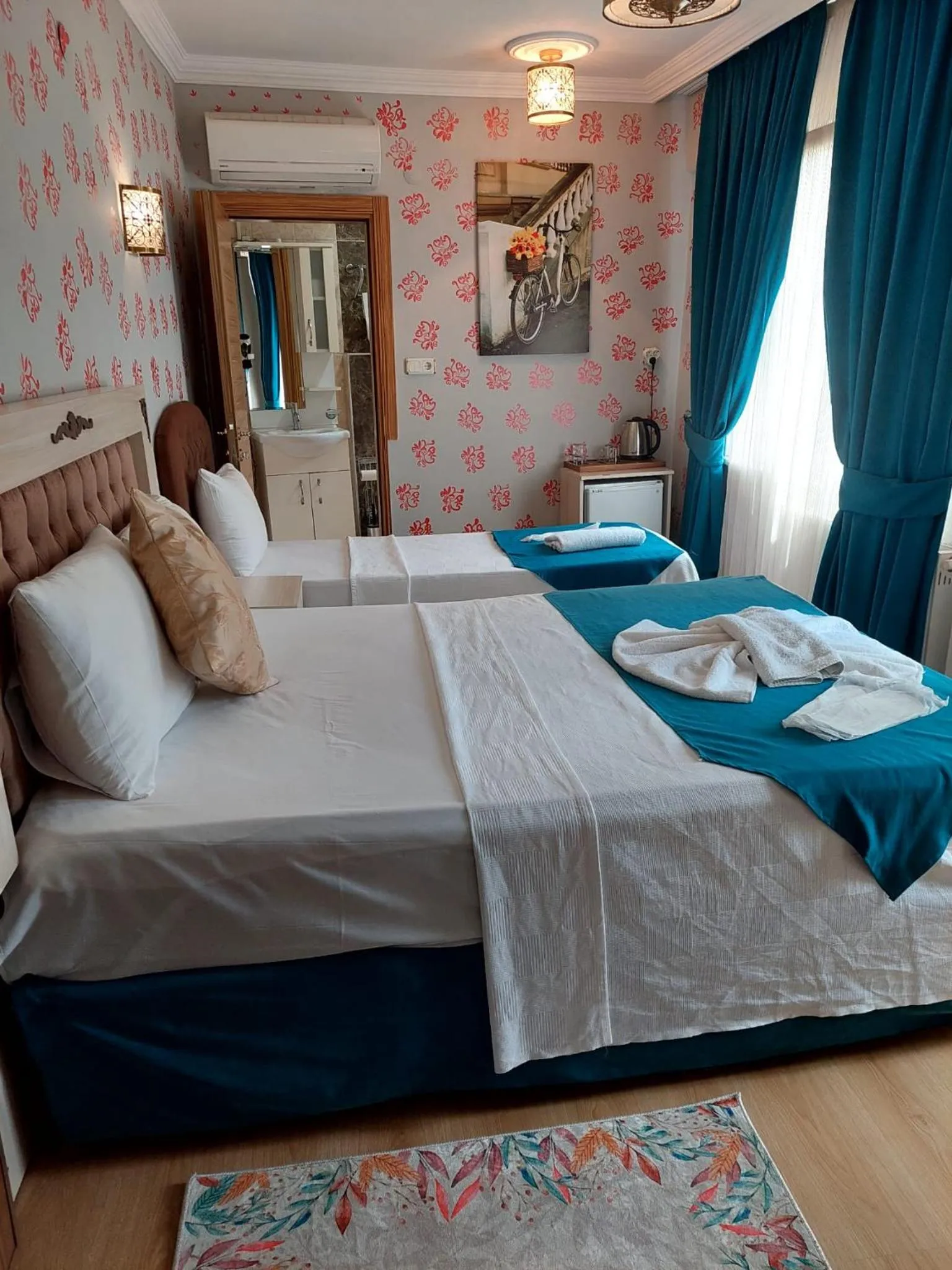 Photo of the whole room, Bed in Galaxy Hotel Sultanahmet